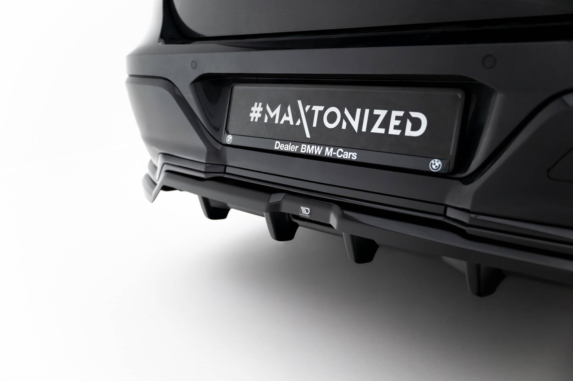 Maxton Design Street+ Mittlerer Diffusor RACE passend für V.1 BMW 7 M-Paket G70 schwarz Hochglanz