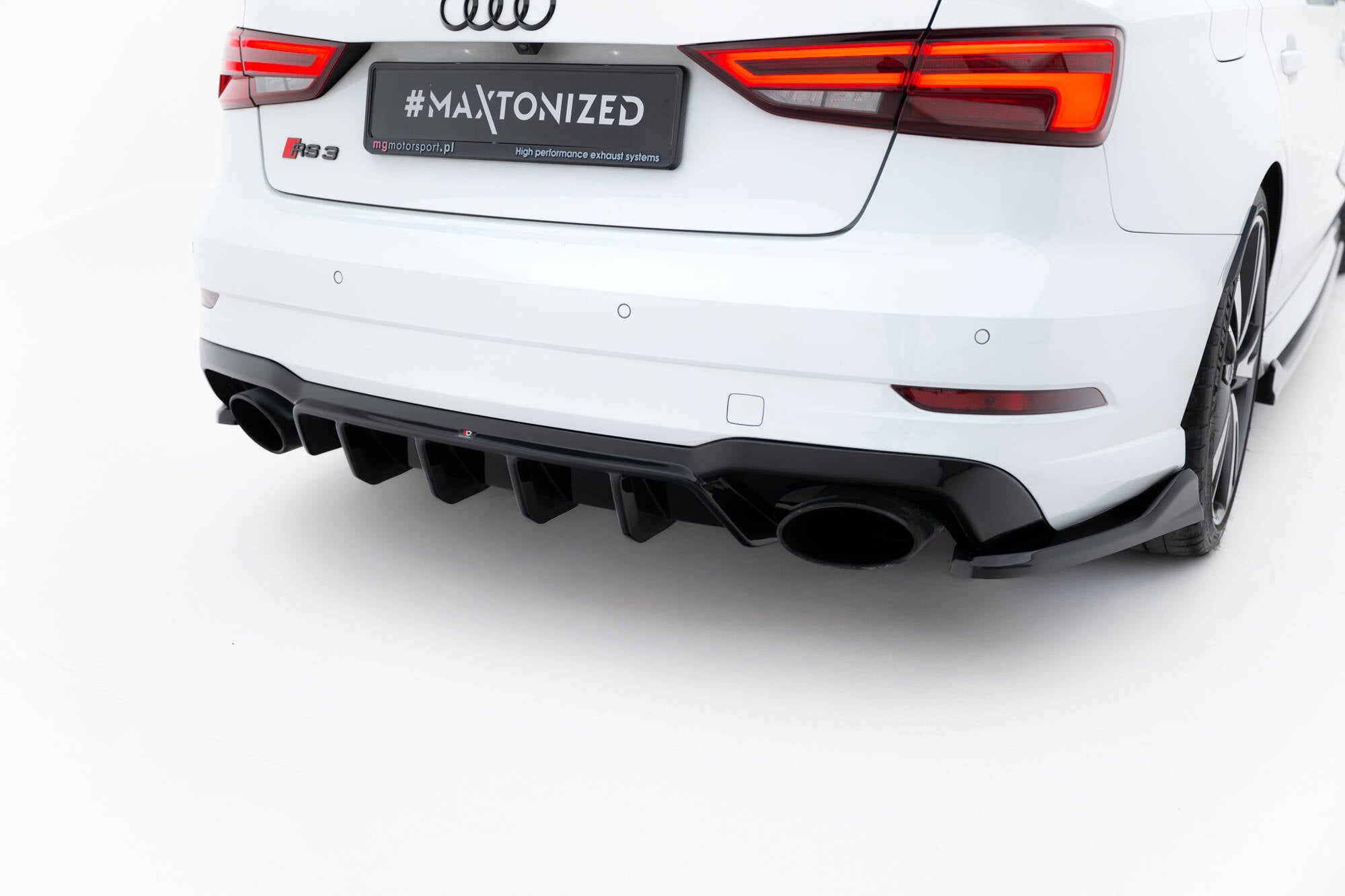 Maxton Design Diffusor Heck Ansatz V.2 passend für Audi RS3 Limousine 8V Facelift schwarz Hochglanz