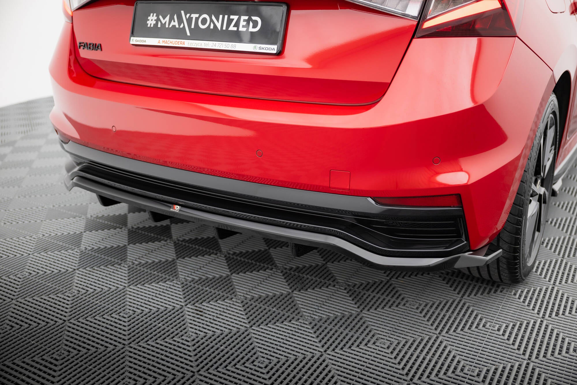 Maxton Design Street+ Mittlerer Diffusor RACE passend für Skoda Fabia Monte Carlo Mk4 schwarz Hochglanz