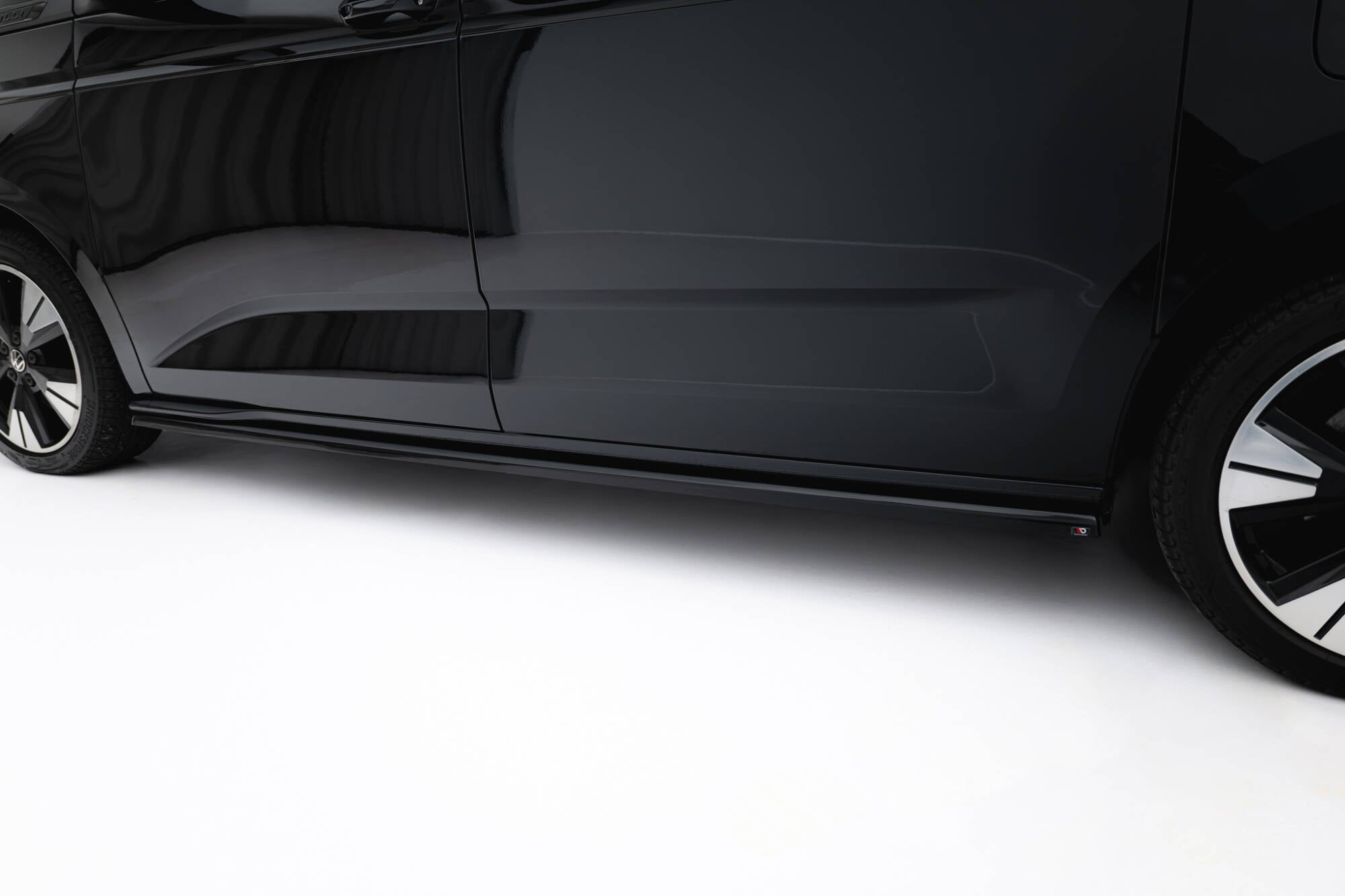 Maxton Design Street+ Seitenschweller Leisten passend für VW Multivan Long T7 schwarz Hochglanz