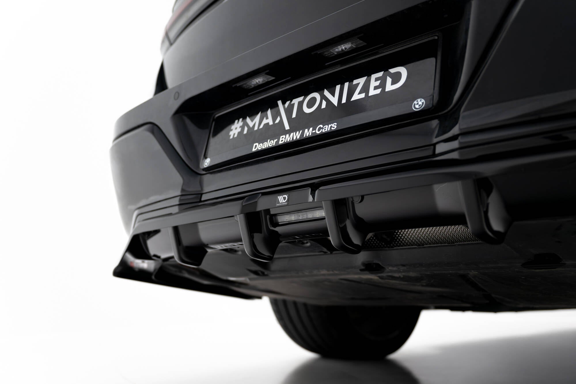 Maxton Design Street+ Mittlerer Diffusor RACE passend für V.1 BMW 7 M-Paket G70 schwarz Hochglanz