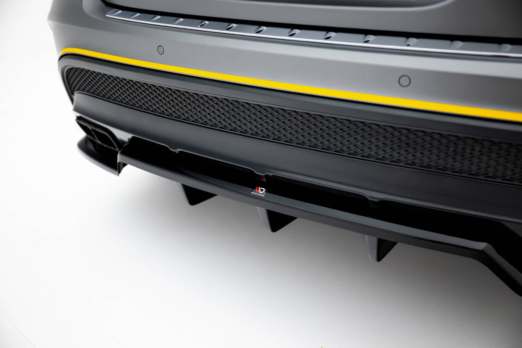 Maxton Design Street+ Mittlerer Diffusor RACE V.2 passend für Mercedes-Benz GLA 45 AMG X156 schwarz Hochglanz