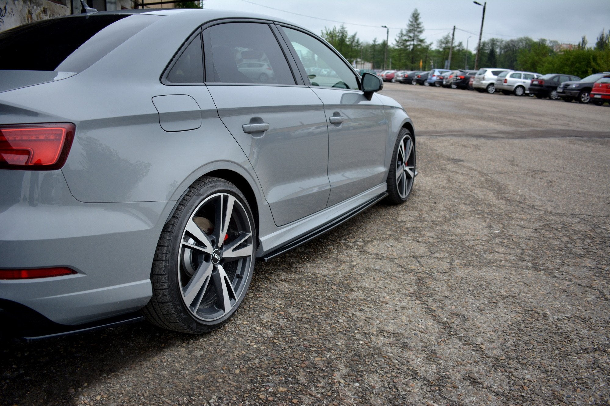 Maxton Design Street+ Seitenschweller Leisten passend für Audi RS3 Limousine 8V Facelift schwarz Hochglanz