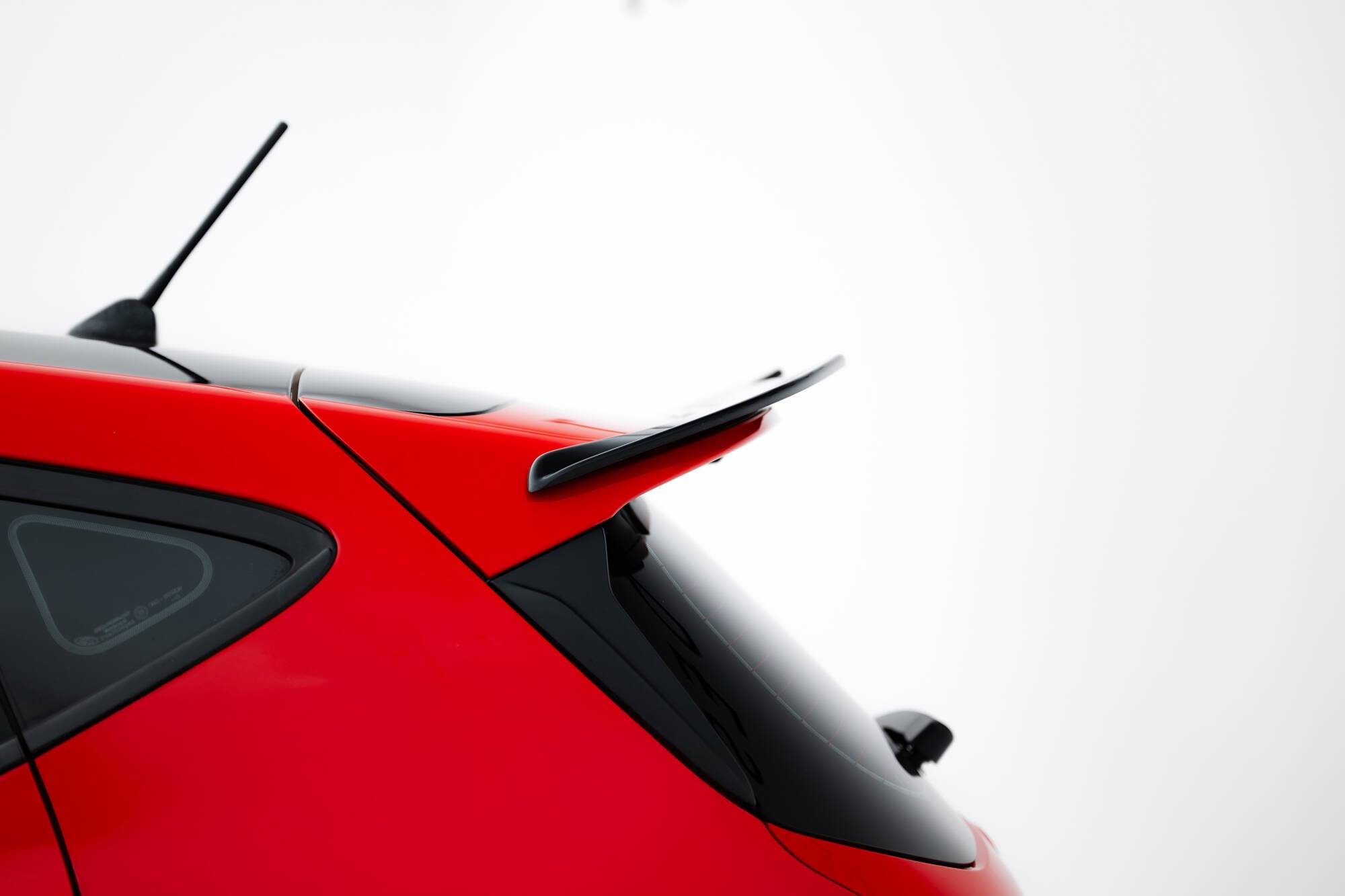 Maxton Design Spoiler CAP V.1 passend für Ford Fiesta Mk8 ST / ST-Line schwarz Hochglanz