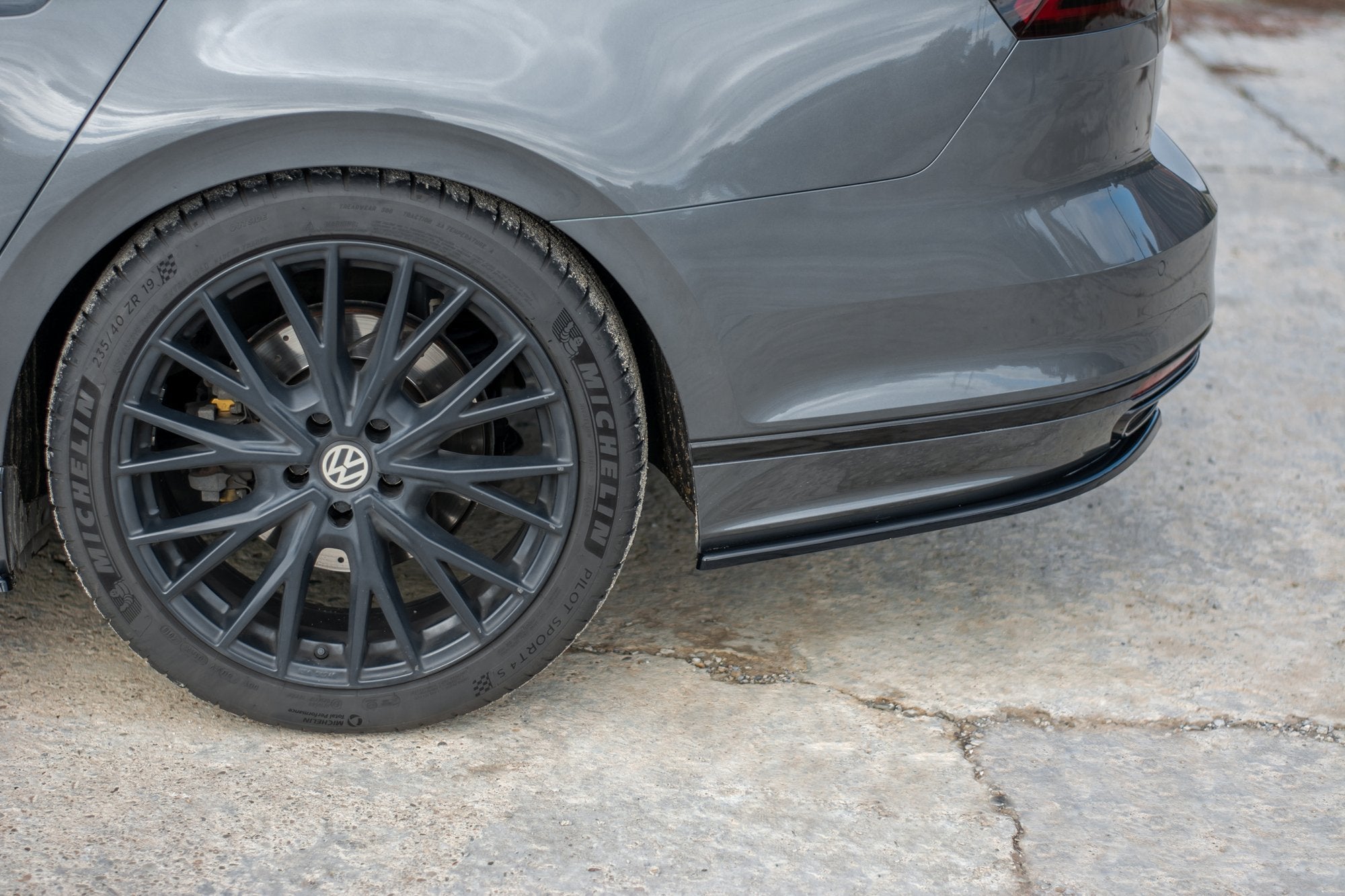 Maxton Design Heck Ansatz Flaps Diffusor passend für VW Passat R-Line B8 schwarz Hochglanz