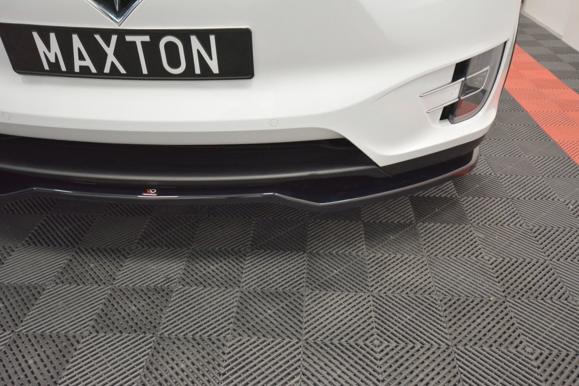 Maxton Design Street+ Spoilerlippe Front Ansatz V.2 passend für TESLA MODEL X schwarz Hochglanz
