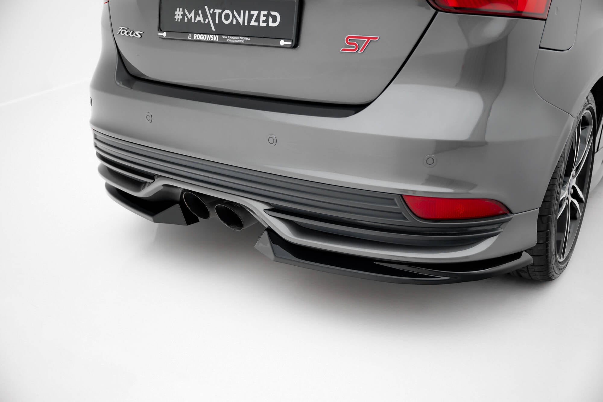 Maxton Design Heck Ansatz Flaps Diffusor V.3 passend für Ford Focus ST Mk3 Facelift schwarz Hochglanz
