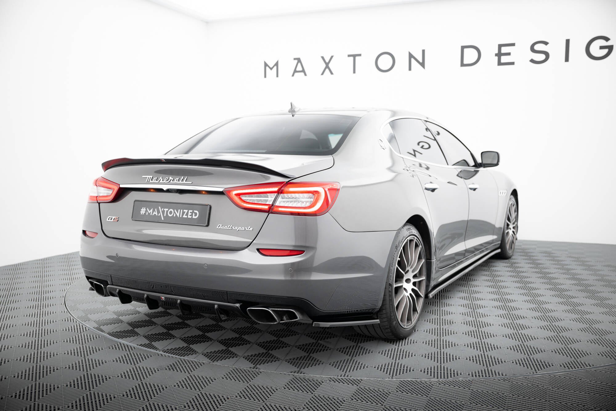 Maxton Design Heck Ansatz Flaps Diffusor passend für Maserati Quattroporte Mk6 schwarz Hochglanz