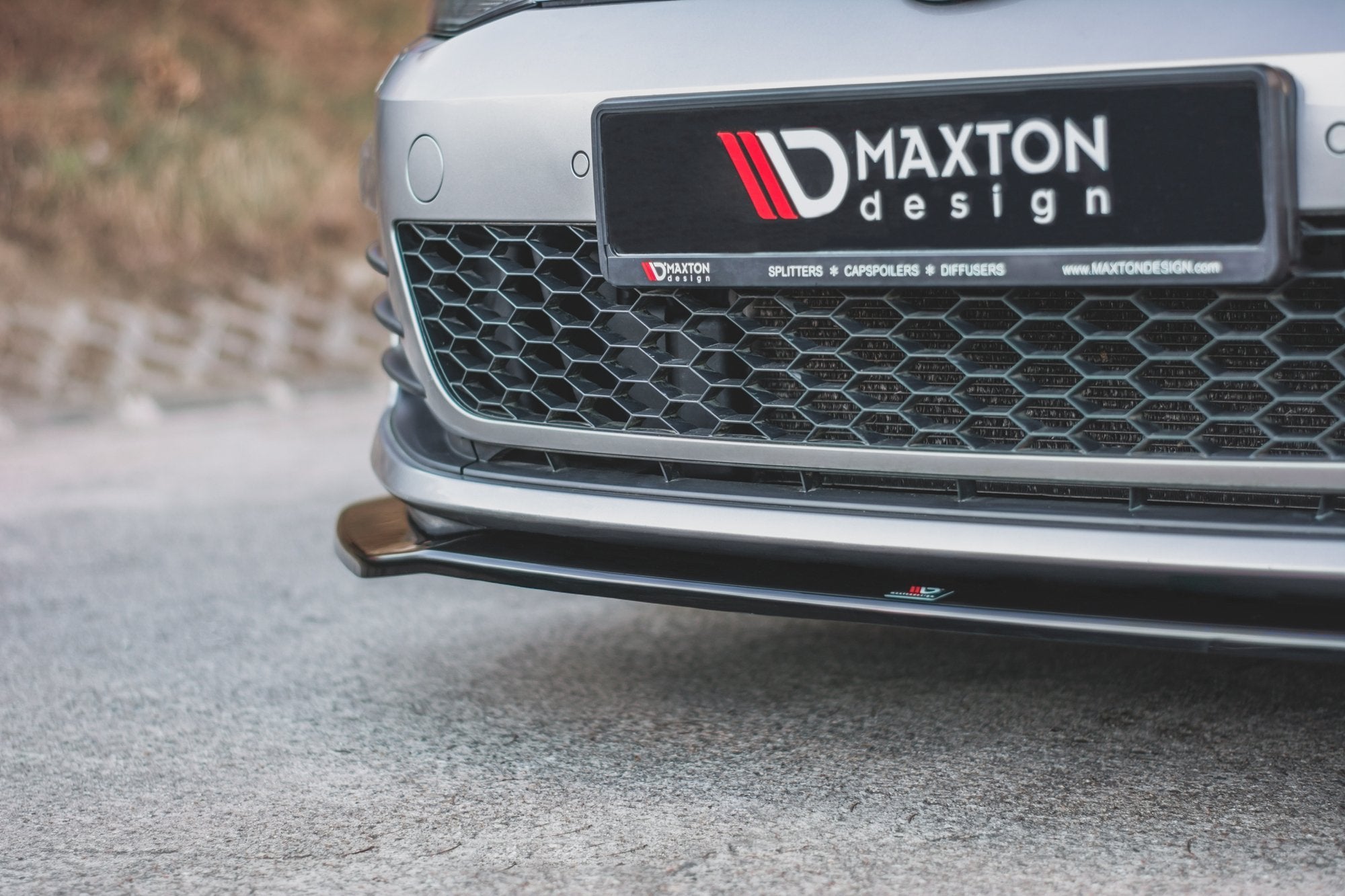 Maxton Design Street+ Spoilerlippe Front Ansatz V.2 passend für VW Golf GTI / GTD Mk7 schwarz Hochglanz