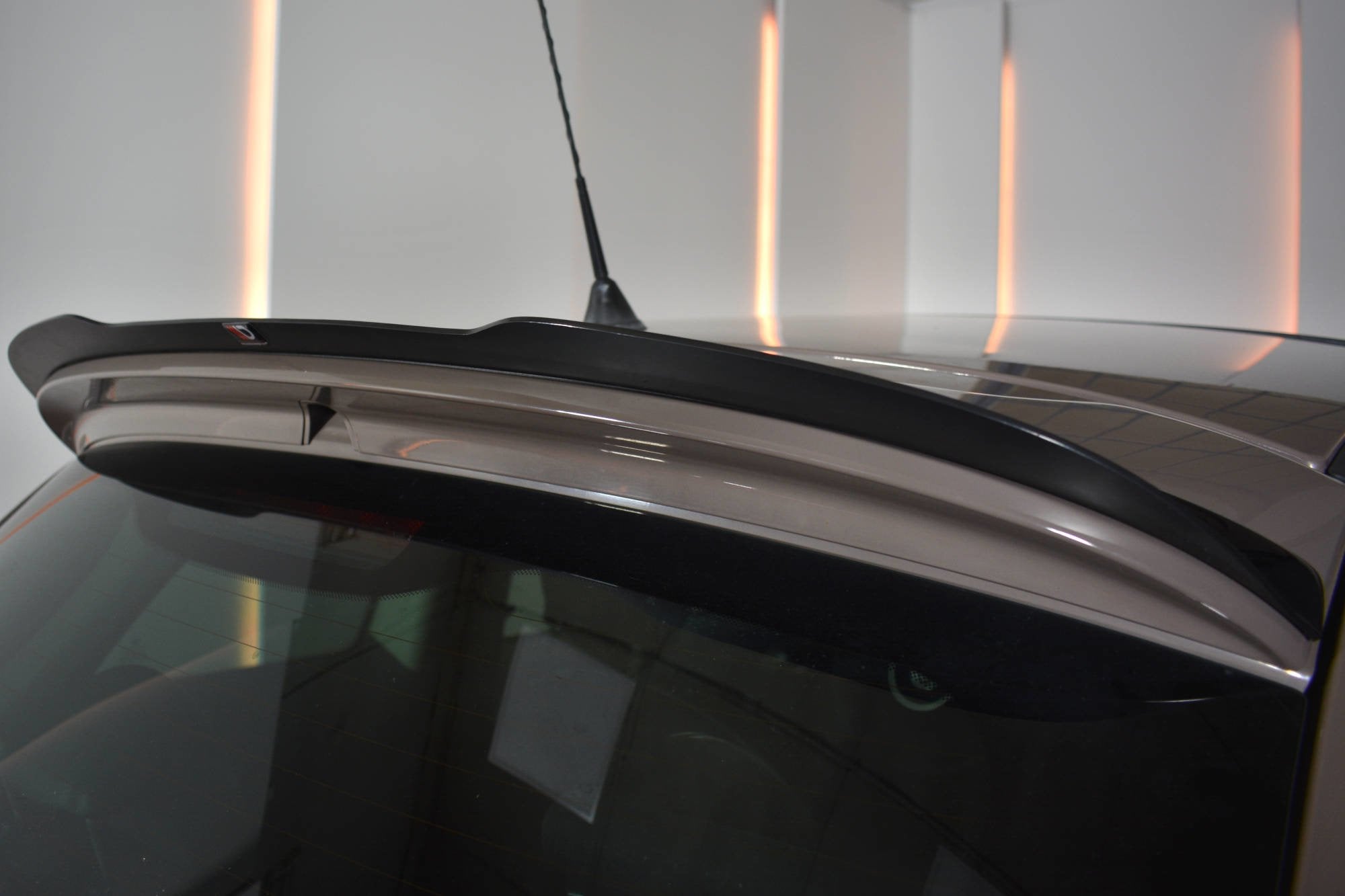 Maxton Design Spoiler CAP passend für FIAT 500 HATCHBACK SPORT vor Facelift schwarz Hochglanz