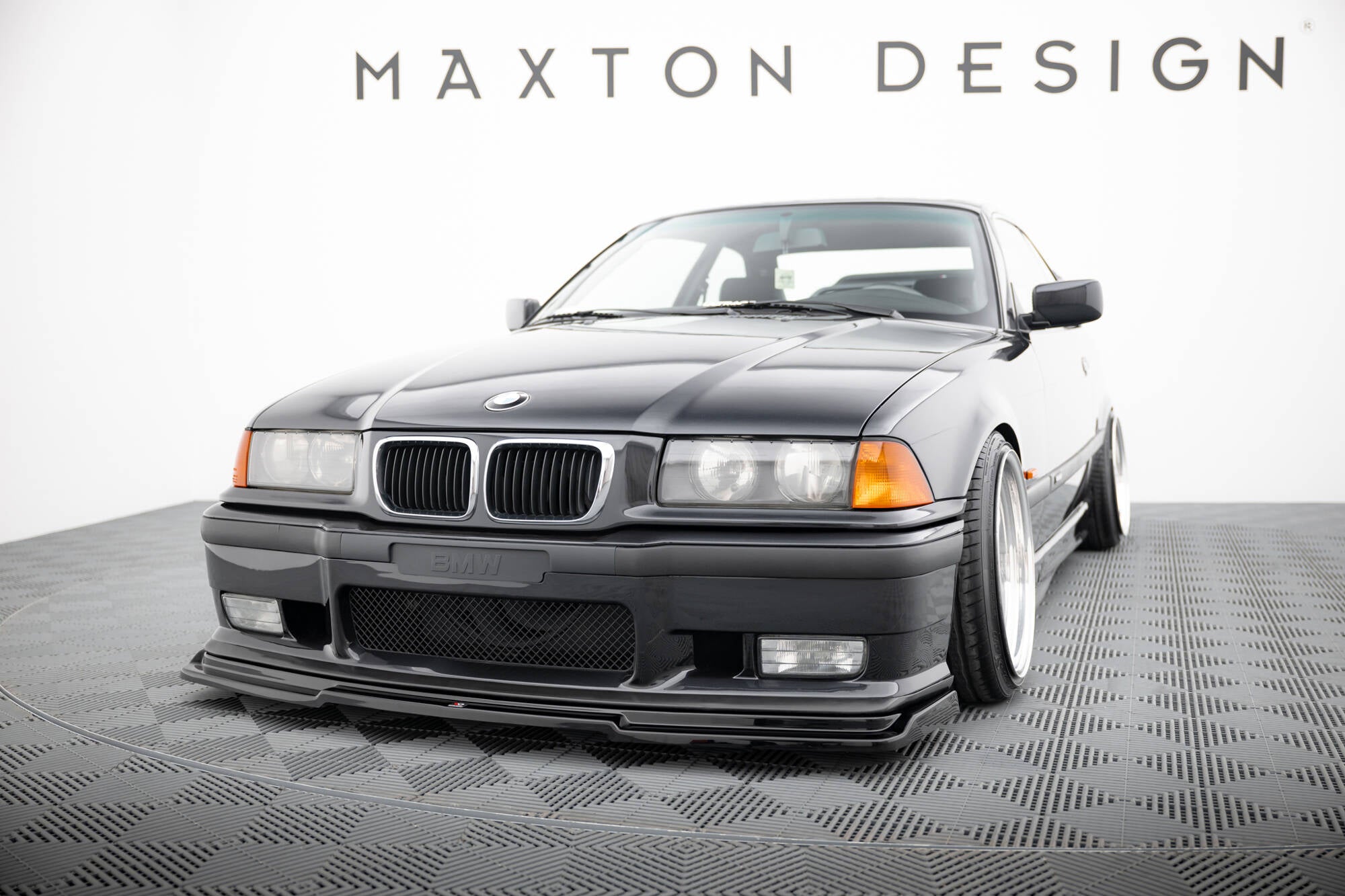 Maxton Design Street+ Spoilerlippe Front Ansatz V.1 passend für BMW M3 / 3 M-Paket Coupe / Cabrio E36 schwarz Hochglanz