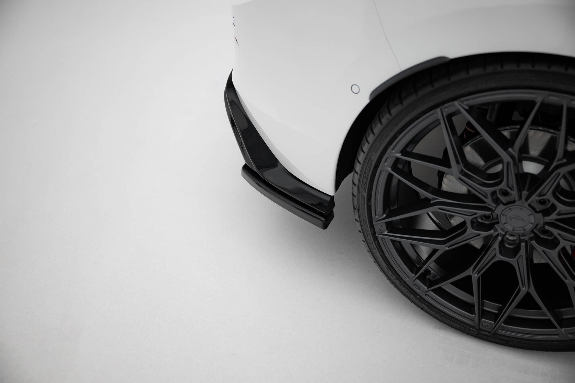 Maxton Design Heck Ansatz Flaps Diffusor V.3 passend für VW Golf GTI Mk8 schwarz Hochglanz