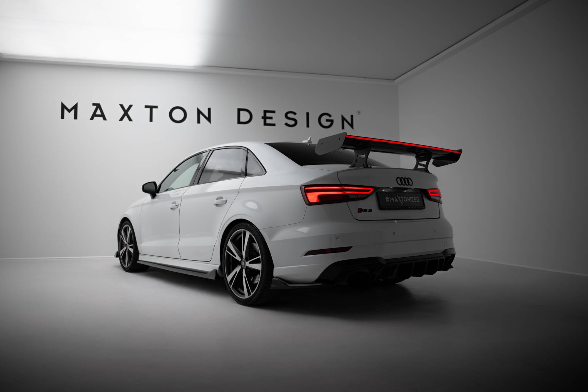 Maxton Design Carbon Spoiler With Internal Brackets Uprights + LED Audi A3 / A3 S-Line / S3 / RS3 Limousine 8V / 8V Facelift für Audi A3