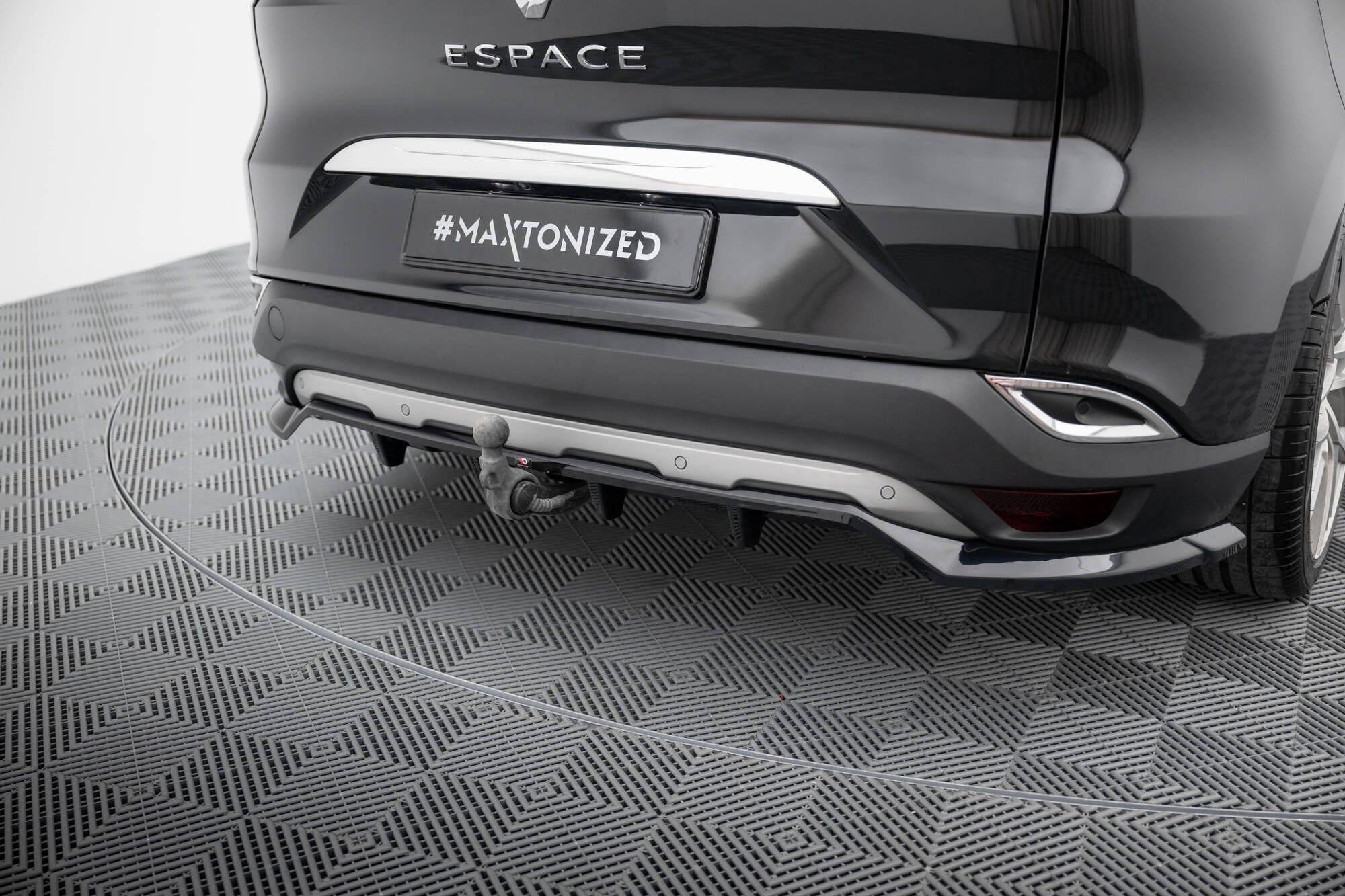 Maxton Design Street+ Mittlerer Diffusor RACE passend für Renault Espace Mk5 schwarz Hochglanz