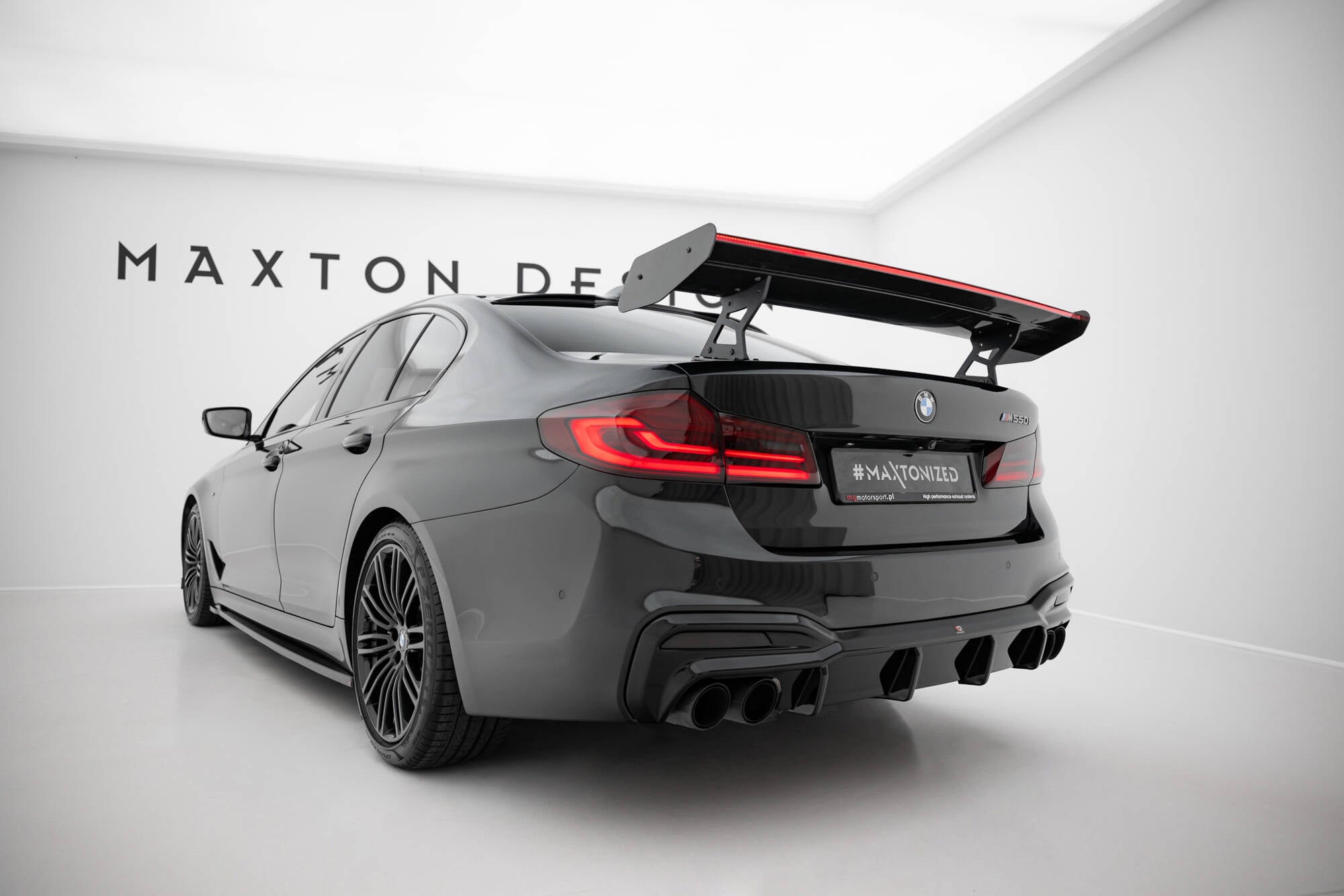 Maxton Design Carbon Spoiler With Internal Brackets Uprights + LED BMW 5er / M5 Limousine G30 / F90 für BMW M5 F90