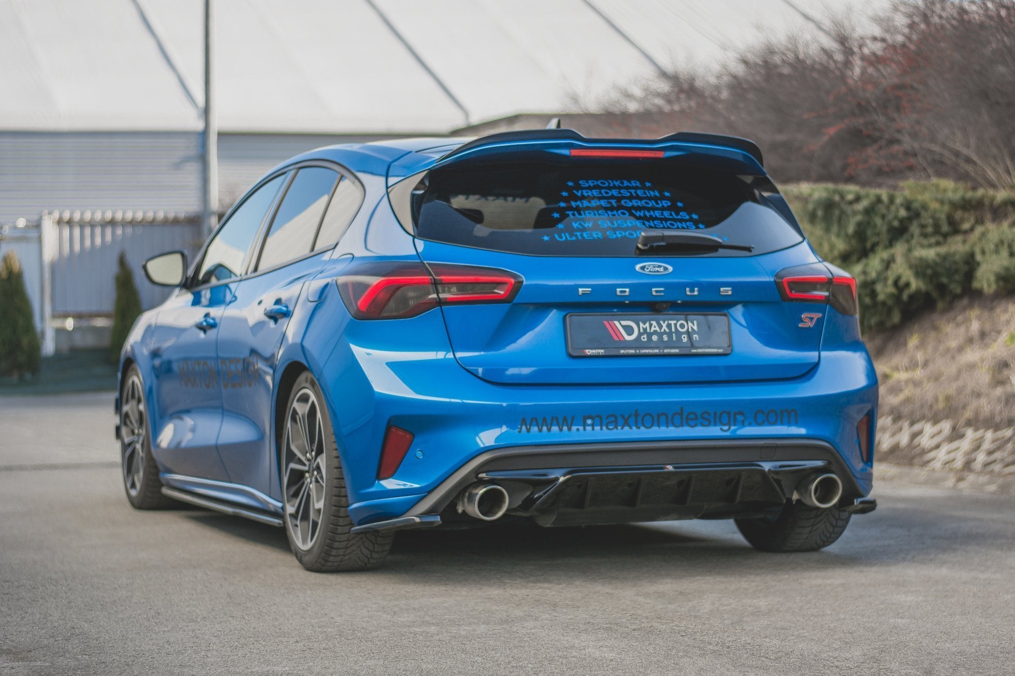 Maxton Design Spoiler CAP V.2 passend für Ford Focus Hatchback ST Mk4 schwarz Hochglanz
