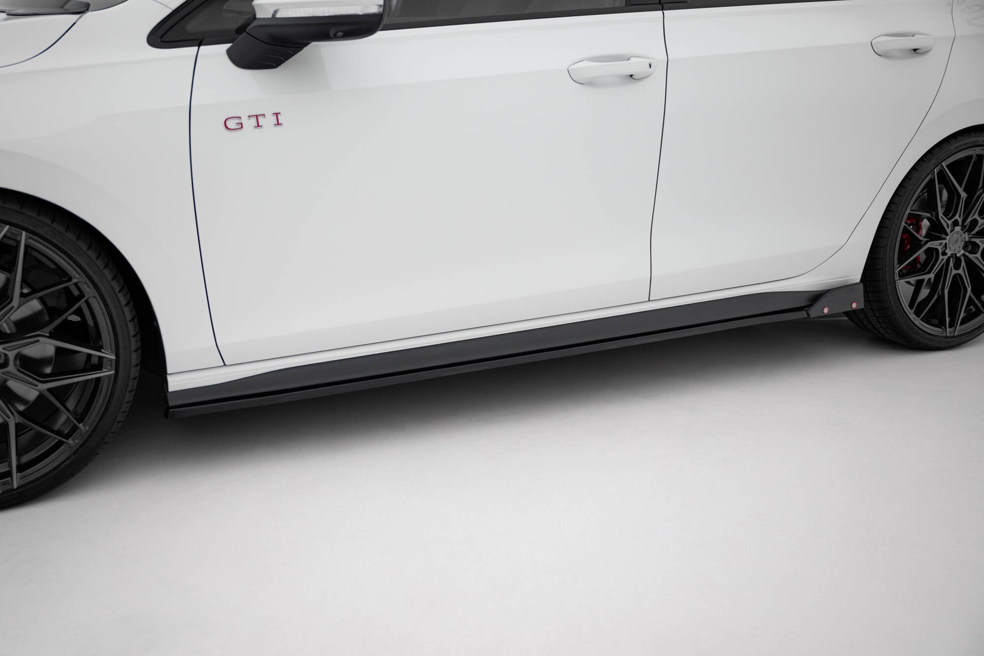 Maxton Design Street+ Seitenschweller Leisten V.2 passend für + Flaps passend für VW Golf GTI / GTE / GTI Clubsport / GTD / R-Line Mk8
