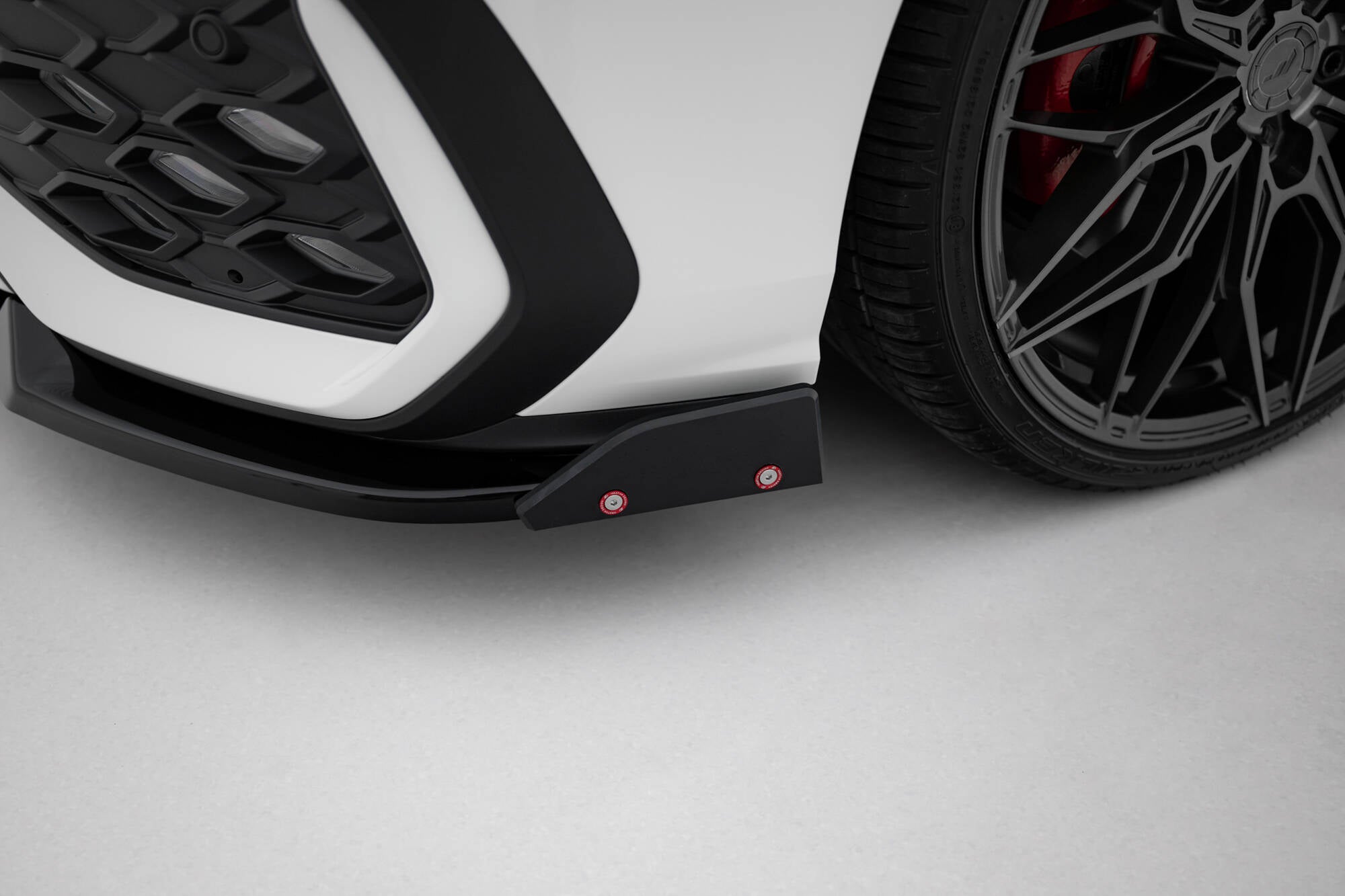 Maxton Design Street+ Spoilerlippe Front Ansatz V.2 + Flaps passend für VW Golf GTI / GTE / R-Line Mk8 Facelift