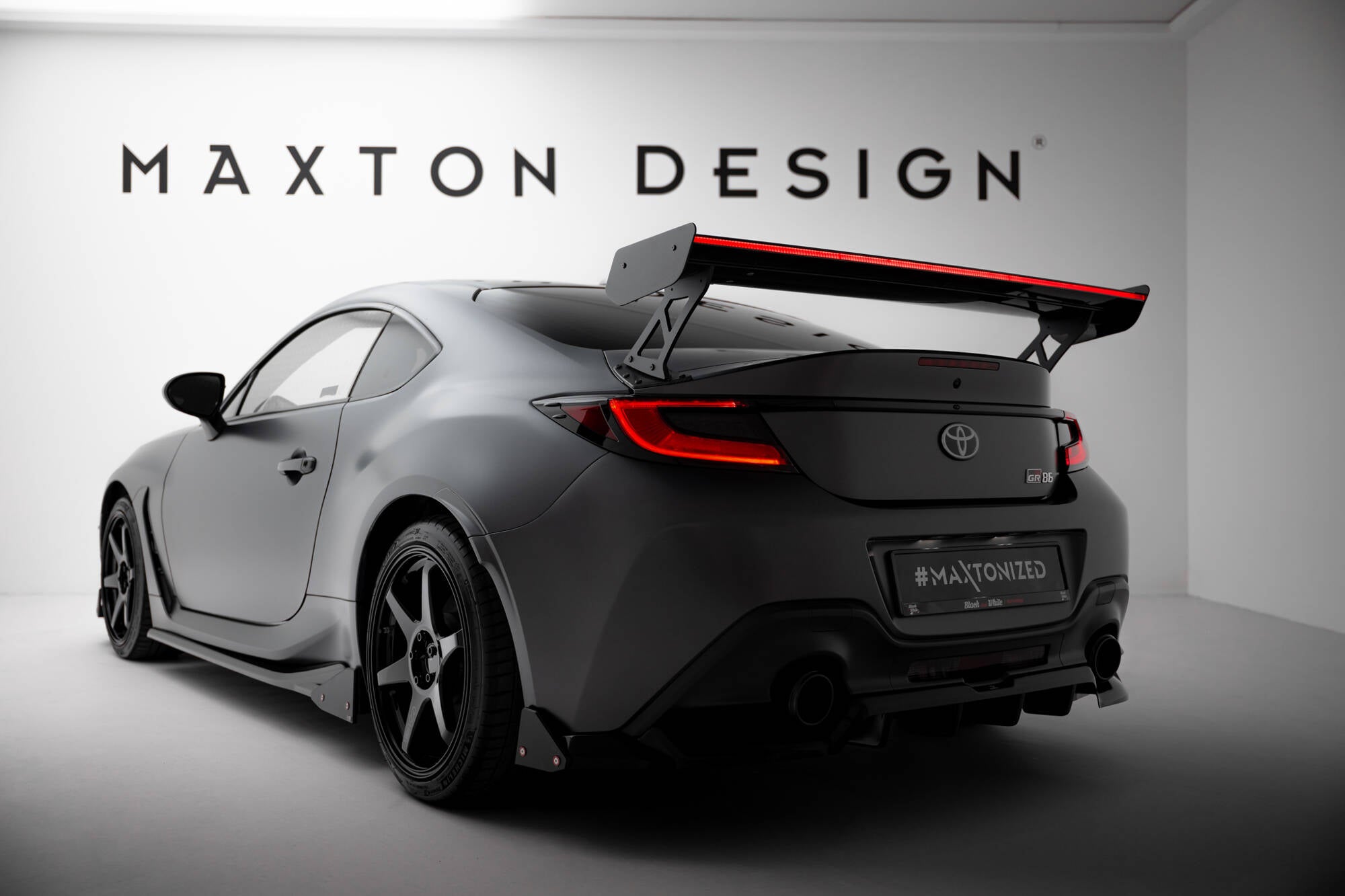 Maxton Design Carbon Spoiler With External Brackets Uprights + LED Toyota GR86 / Subaru BRZ Mk2 für Toyota GR86 Mk1