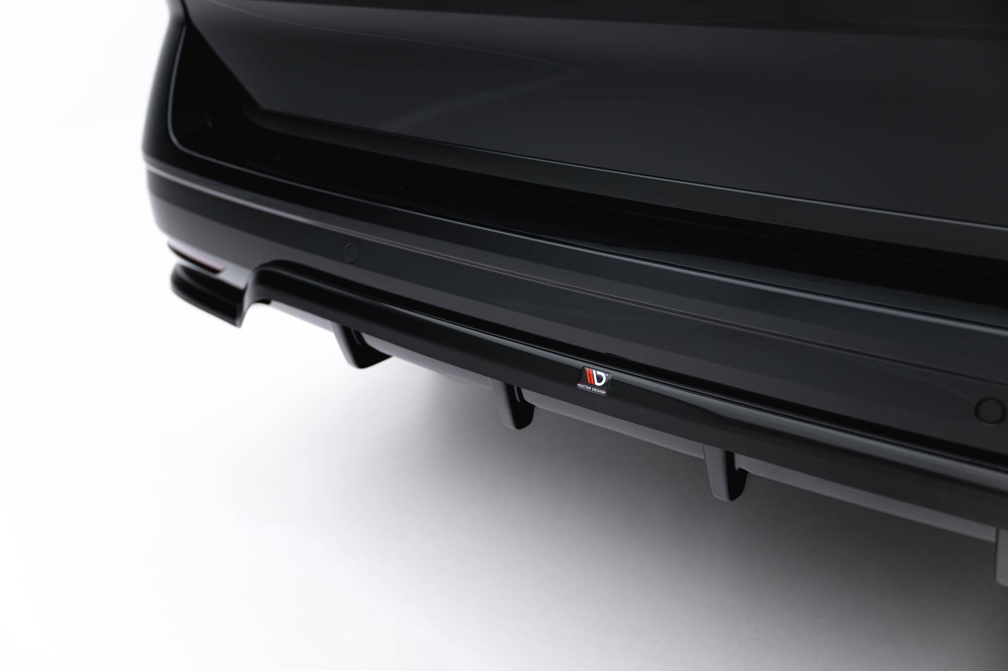Maxton Design Street+ Mittlerer Diffusor RACE passend für VW Multivan Long T7 schwarz Hochglanz