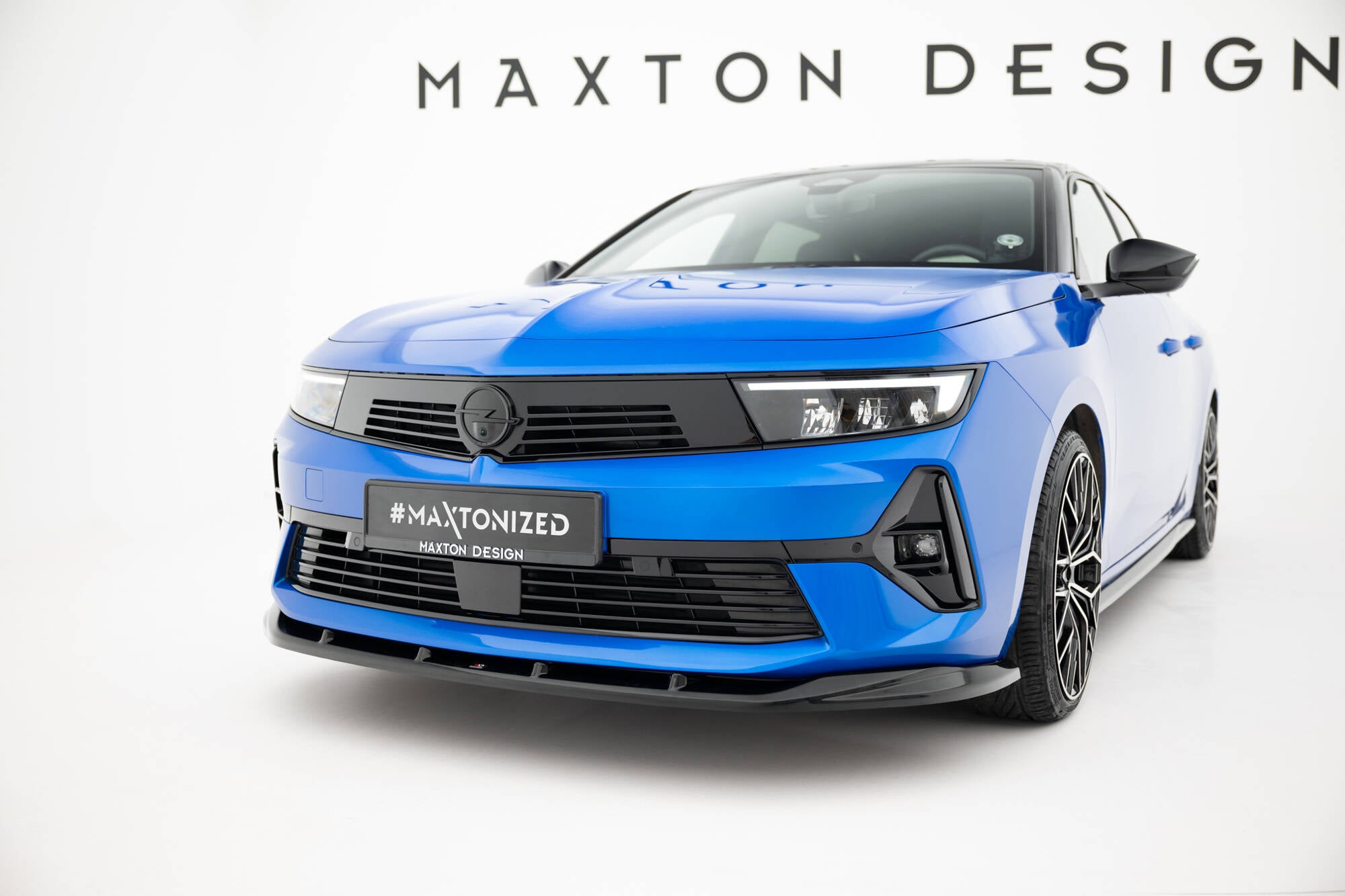 Maxton Design Street+ Spoilerlippe Front Ansatz V.2 passend für Opel Astra L (MK6) schwarz Hochglanz