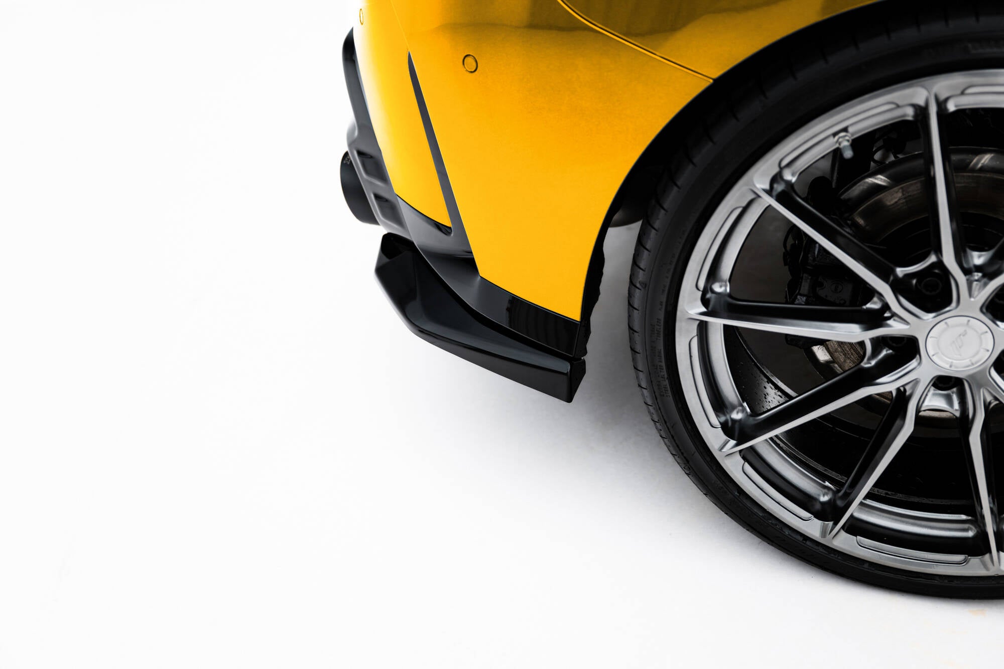 Maxton Design Heck Ansatz Flaps Diffusor V.2 passend für BMW 1er M-Paket F70 schwarz Hochglanz