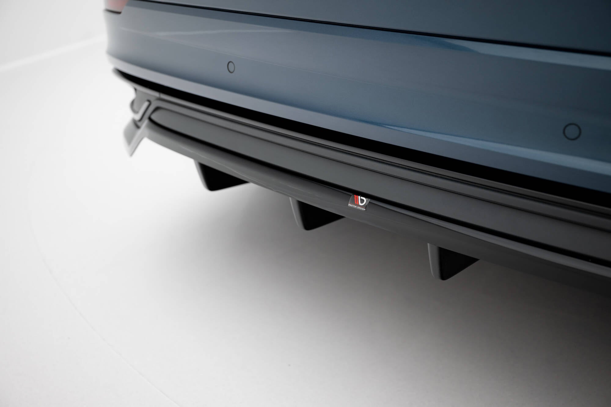 Maxton Design Street+ Mittlerer Diffusor RACE passend für Audi Q8 Mk1 schwarz Hochglanz
