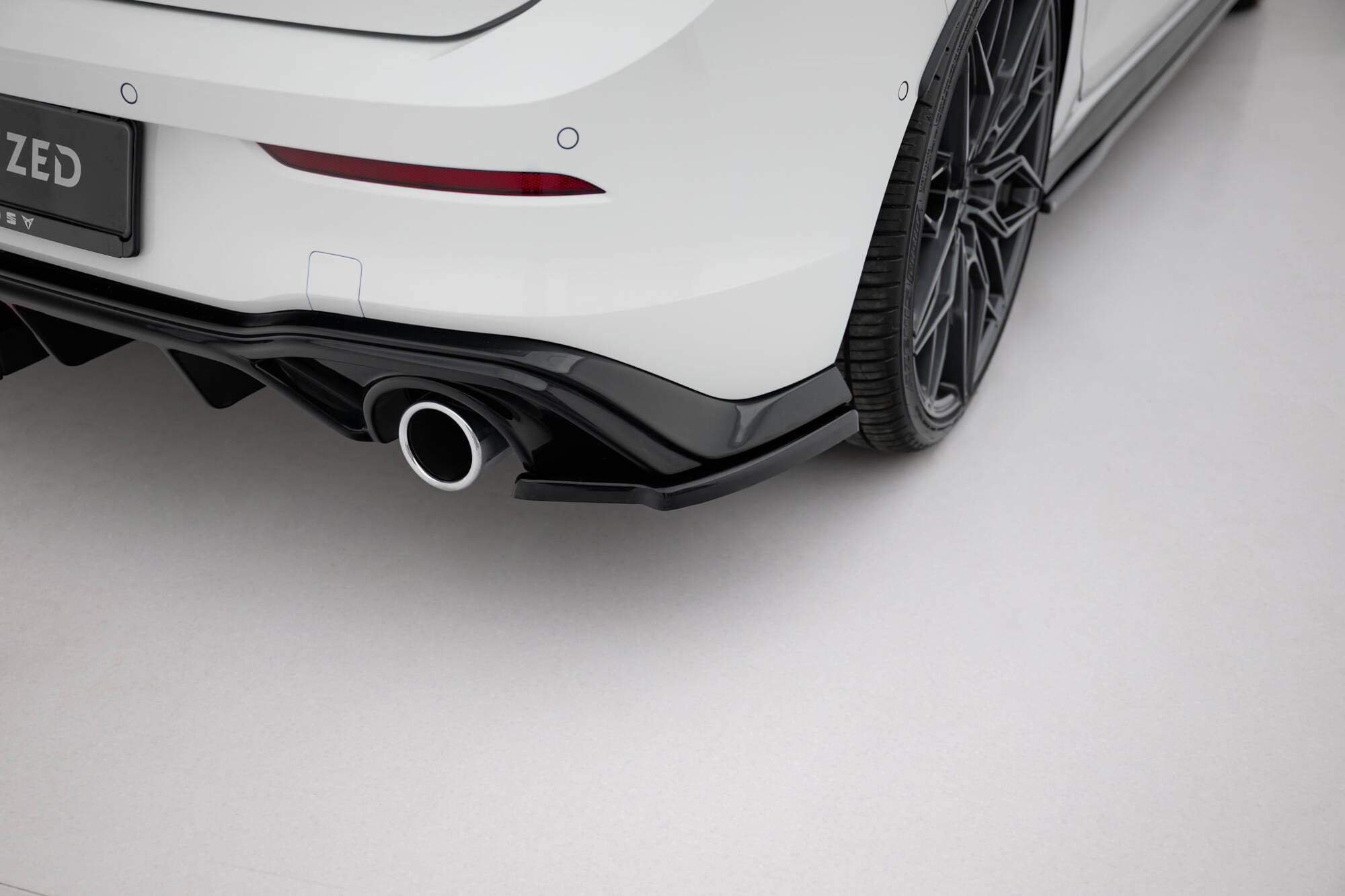 Maxton Design Heck Ansatz Flaps Diffusor V.3 passend für VW Golf GTI Mk8 schwarz Hochglanz