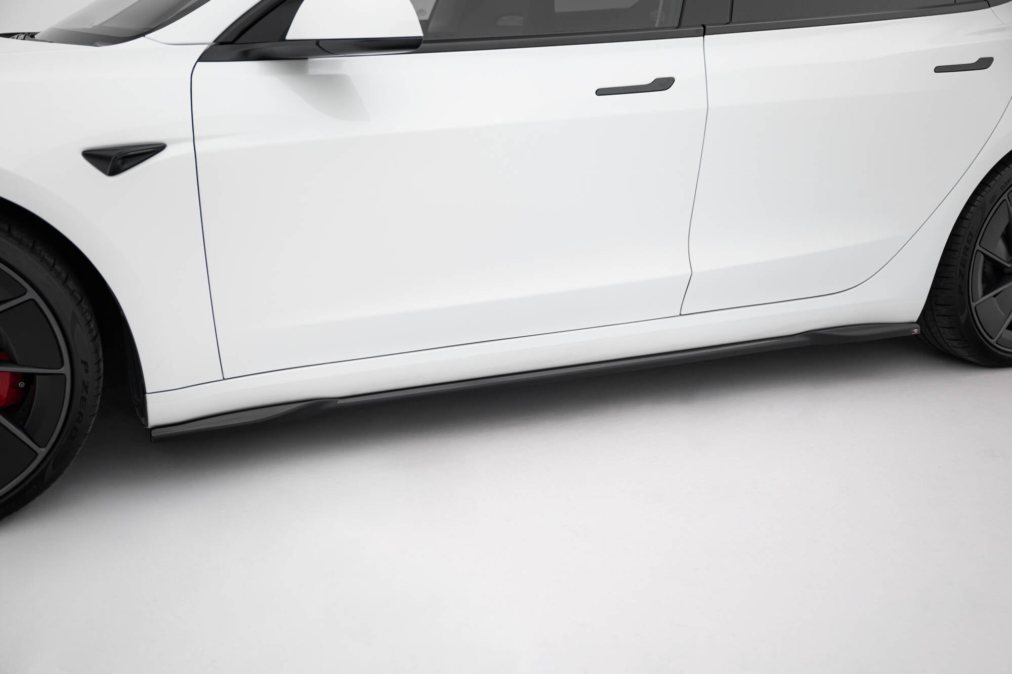 Maxton Design Street+ Seitenschweller Leisten V.2 passend für Tesla Model 3 Performance Mk1 Facelift schwarz Hochglanz