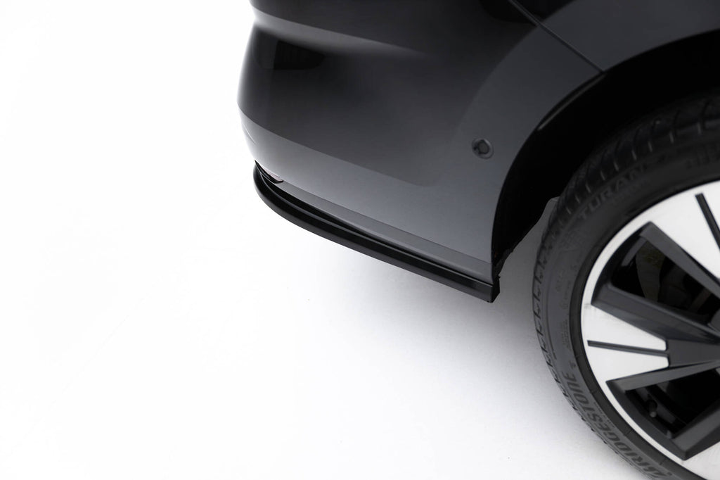 Maxton Design Street+ Mittlerer Diffusor RACE passend für VW Multivan Long T7 schwarz Hochglanz
