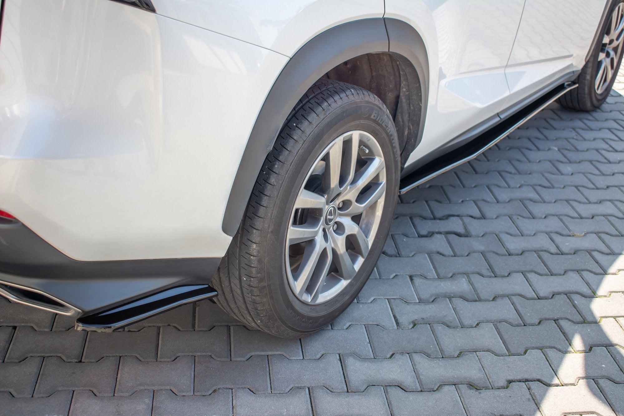 Maxton Design Heck Ansatz Flaps Diffusor passend für Lexus NX Facelift schwarz Hochglanz
