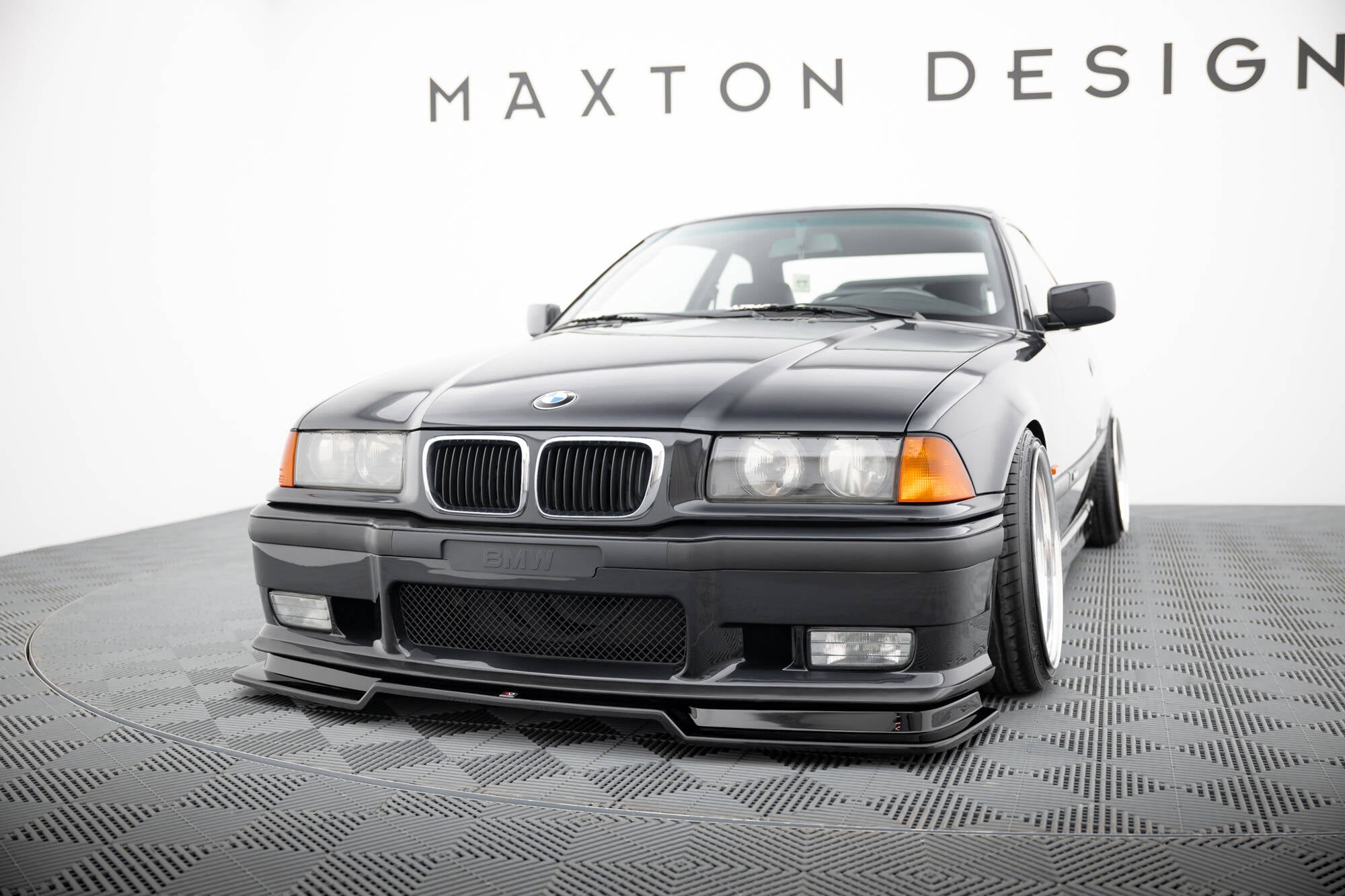 Maxton Design Street+ Spoilerlippe Front Ansatz V.2 passend für BMW M3 / 3 M-Paket Coupe / Cabrio E36 schwarz Hochglanz
