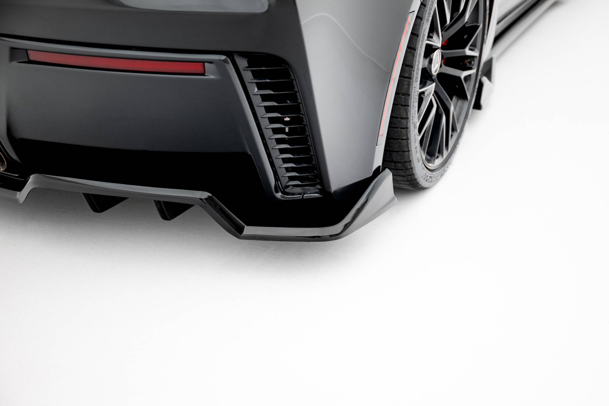 Maxton Design Mittlerer Diffusor Heck Ansatz DTM Look passend für Chevrolet Corvette Z06 C7 schwarz Hochglanz