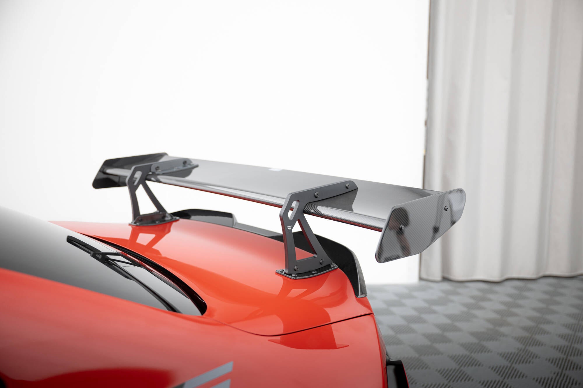 Maxton Design Carbon Spoiler With Upper Swan Mounting + LED BMW M2 G87 für BMW M1 E82