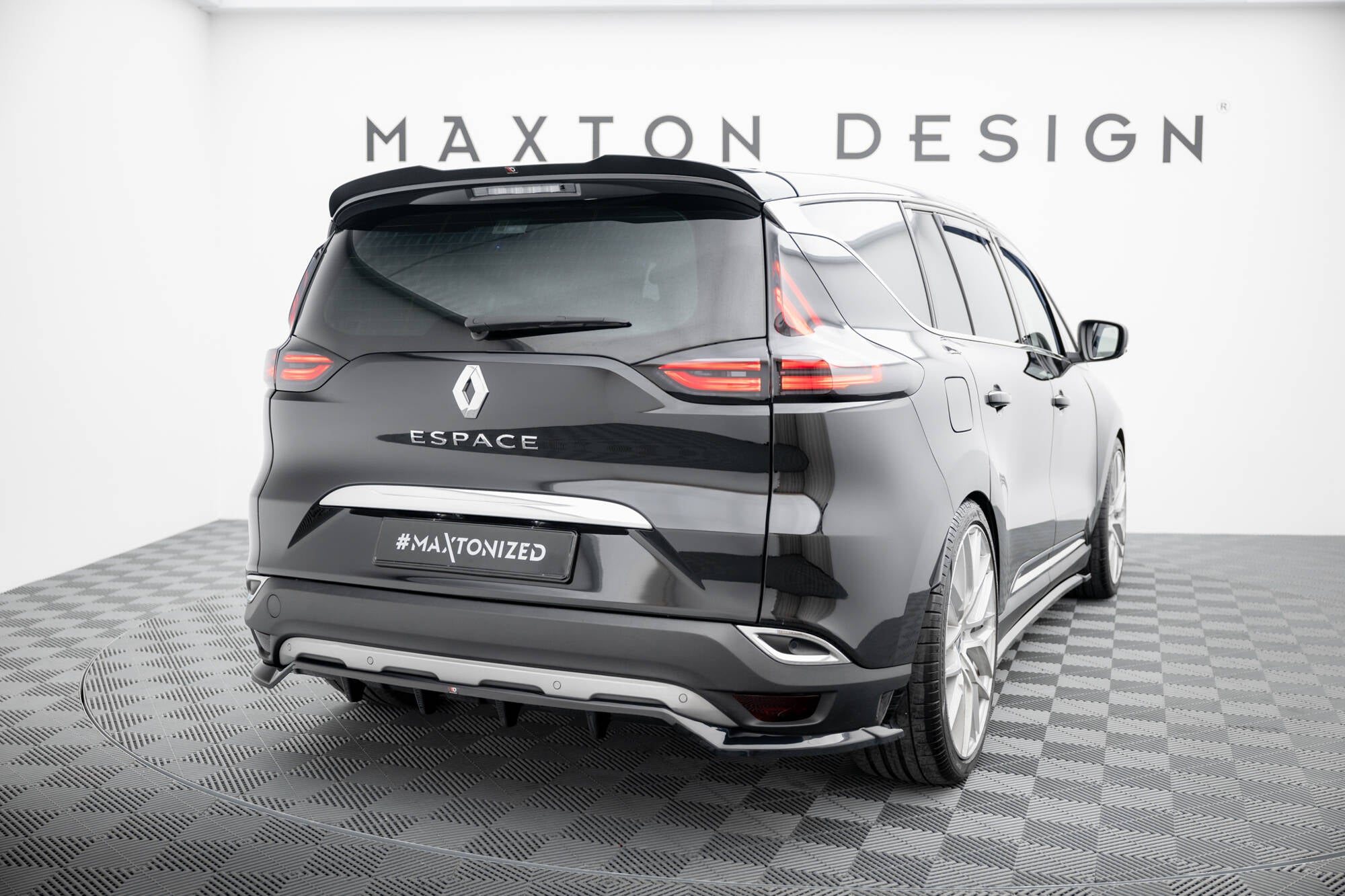 Maxton Design Street+ Mittlerer Diffusor RACE passend für Renault Espace Mk5 schwarz Hochglanz