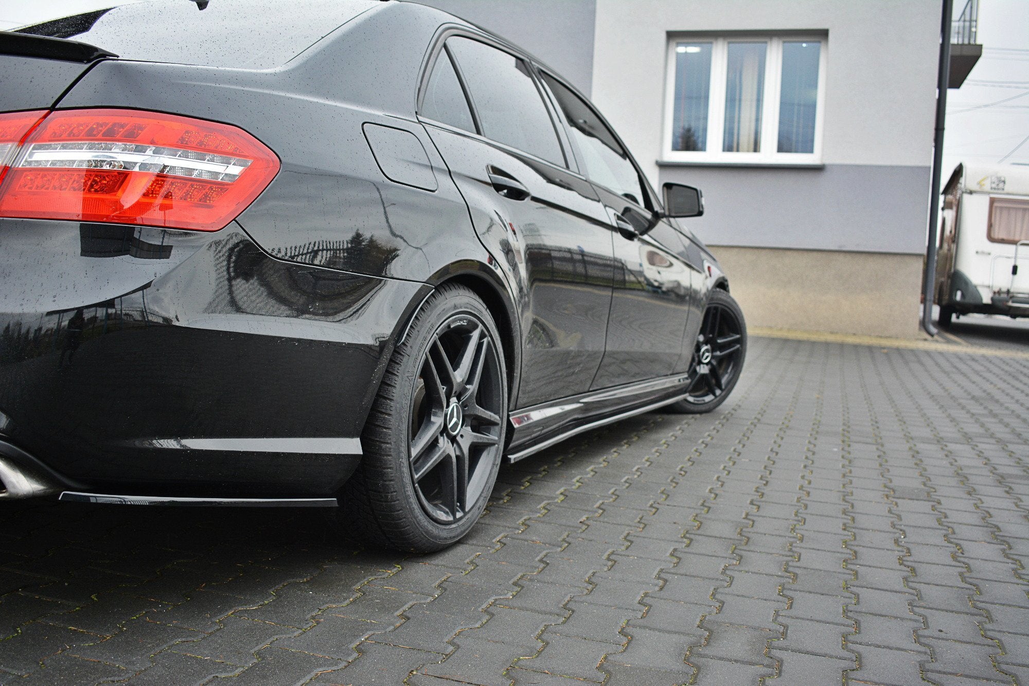 Maxton Design Street+ Seitenschweller Leisten passend für Mercedes-Benz E63 AMG W212 schwarz Hochglanz