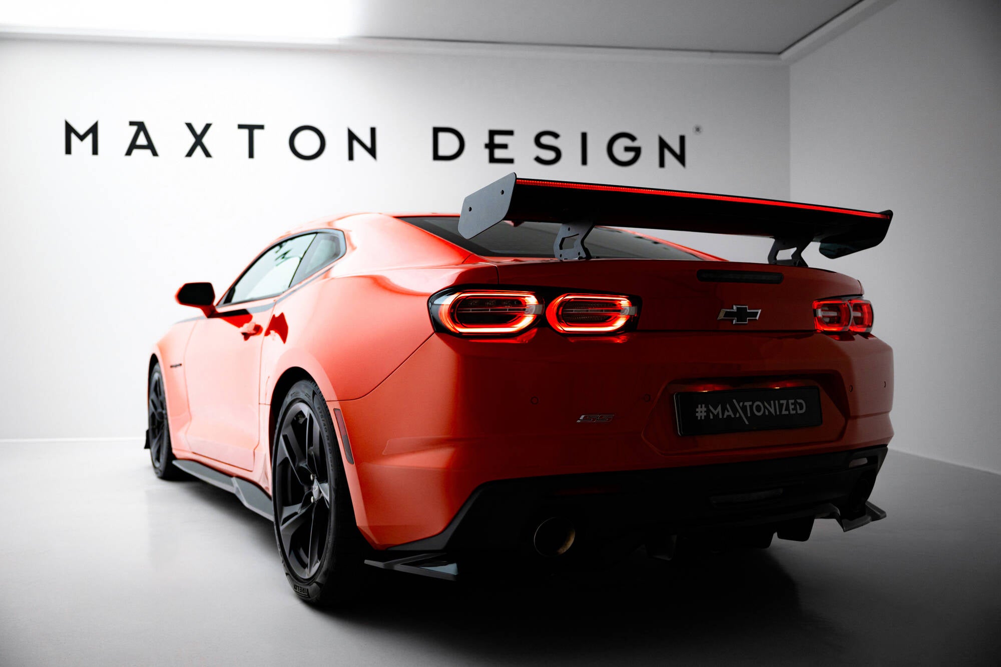 Maxton Design Carbon Spoiler With Internal Brackets Uprights + LED Chevrolet Camaro SS Mk6 Facelift für Chevrolet Camaro Mk6 Facelift