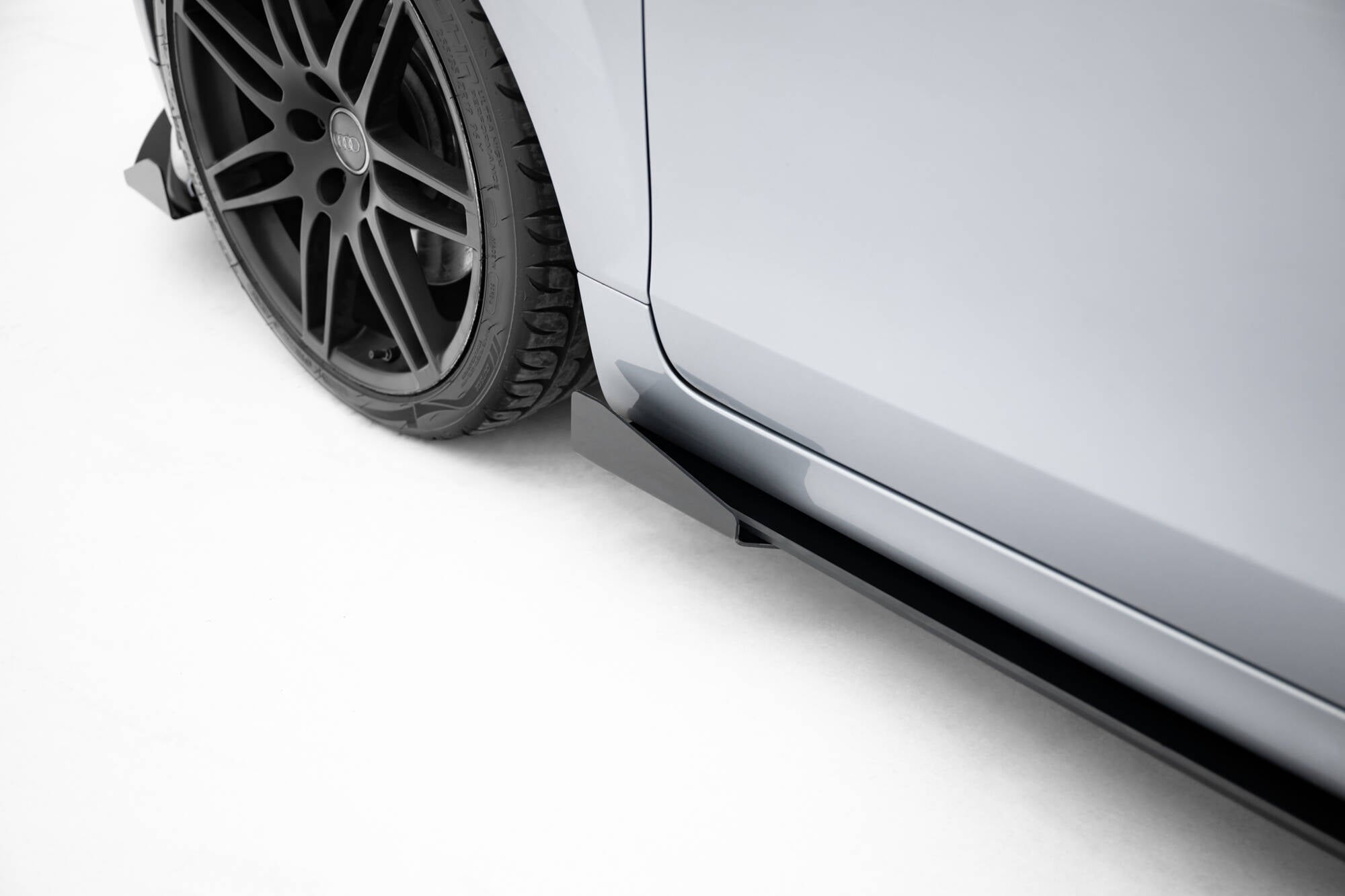 Maxton Design Street Pro Street+ Seitenschweller Leisten + Flaps passend für Audi TT S / TT S-Line 8J Facelift schwarz Hochglanz