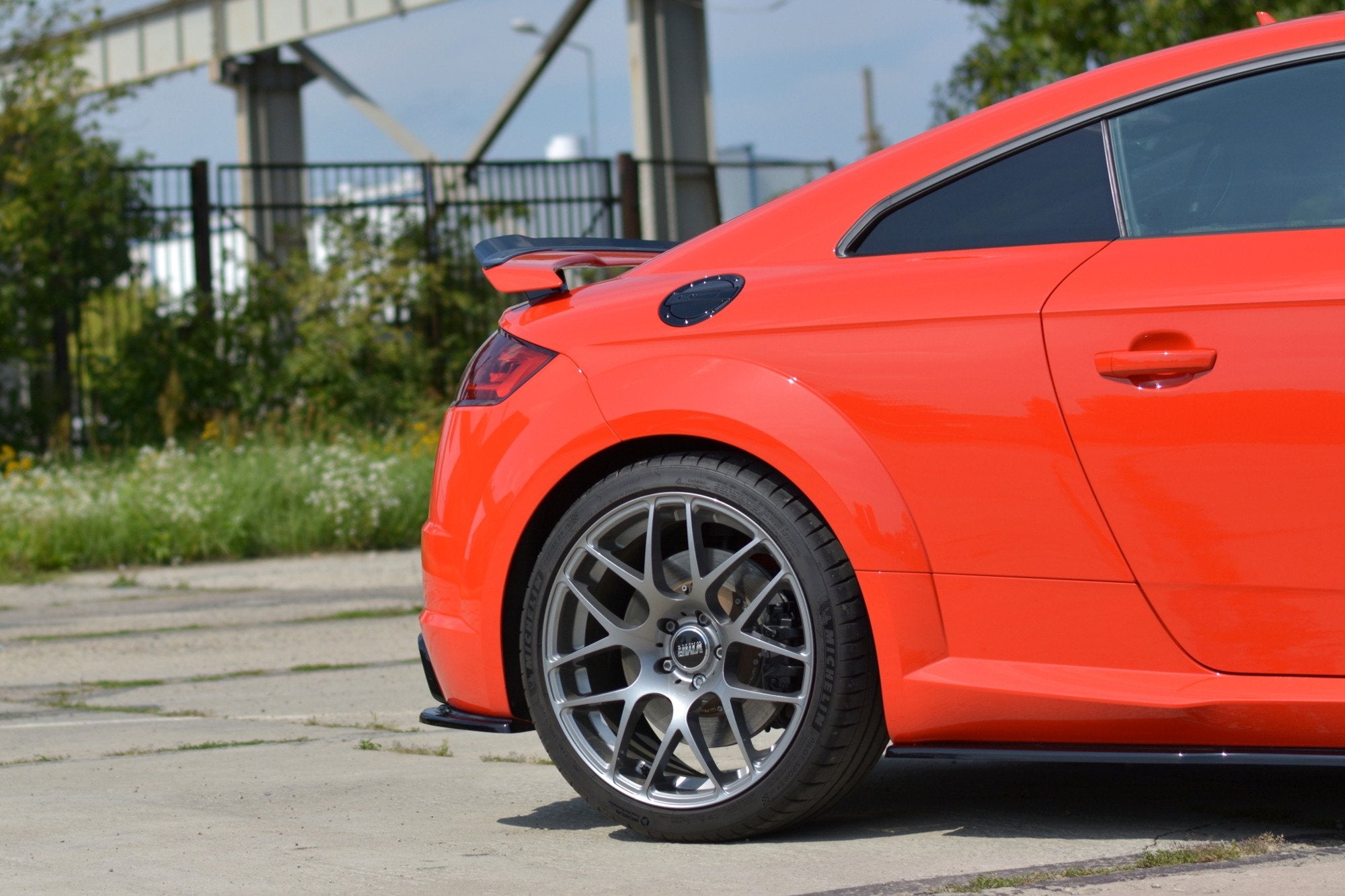 Maxton Design Heck Ansatz Flaps Diffusor passend für Audi TT RS 8S schwarz Hochglanz