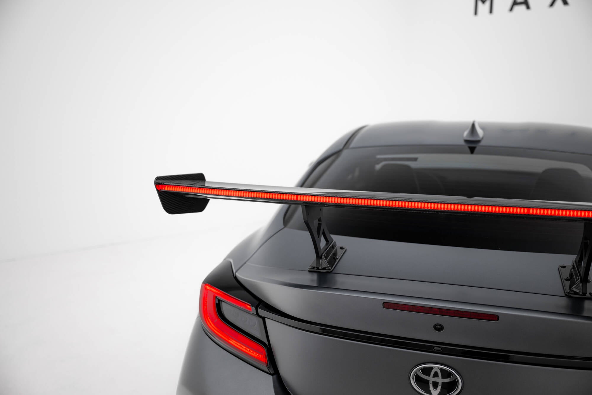 Maxton Design Carbon Spoiler With Internal Brackets Uprights + LED Toyota GR86 / Subaru BRZ Mk2 für Toyota GR86 Mk1