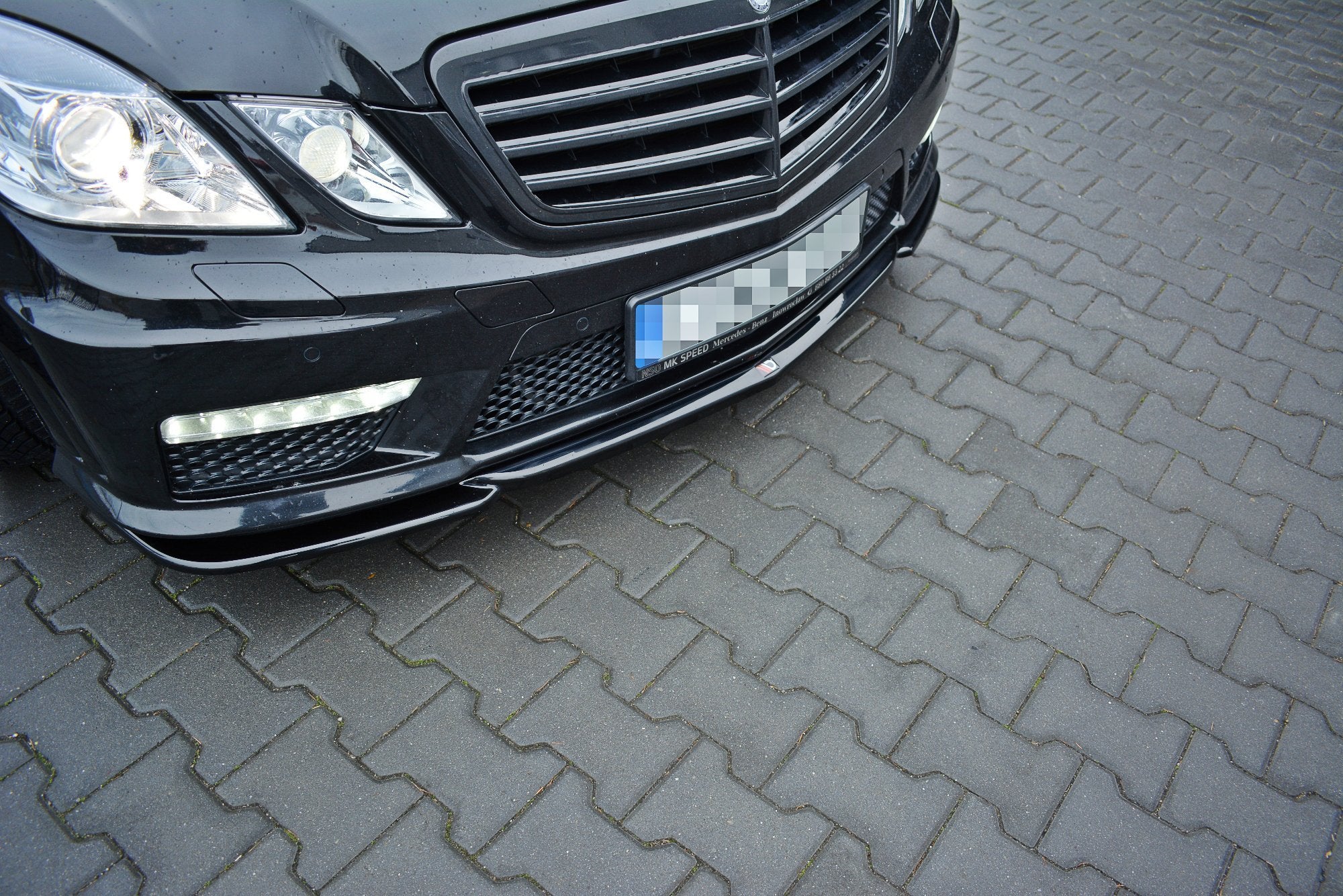 Maxton Design Street+ Spoilerlippe Front Ansatz V.1 passend für Mercedes E63 AMG W212 schwarz Hochglanz