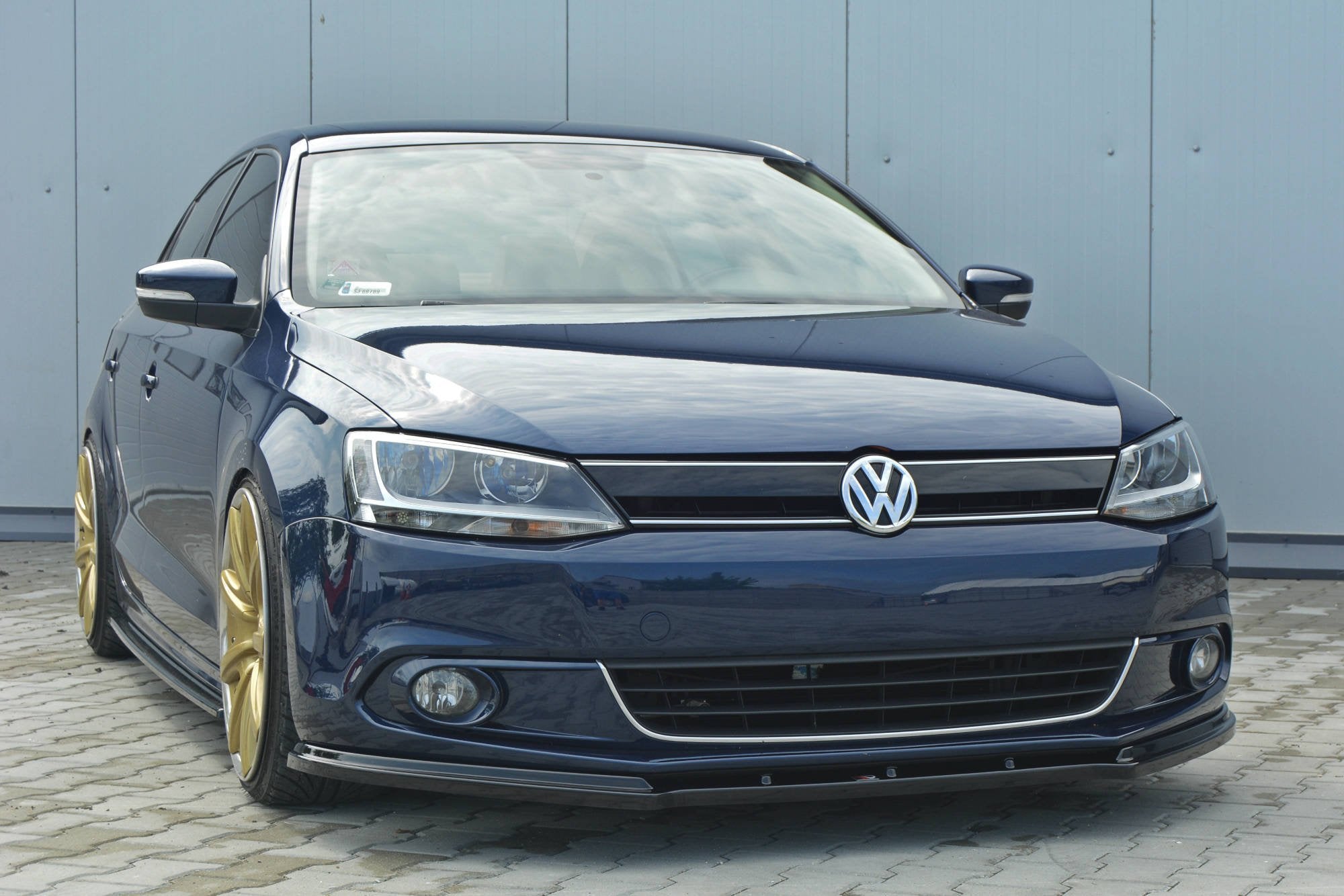 Maxton Design Street+ Spoilerlippe Front Ansatz V.1 passend für VW Jetta 6 schwarz Hochglanz
