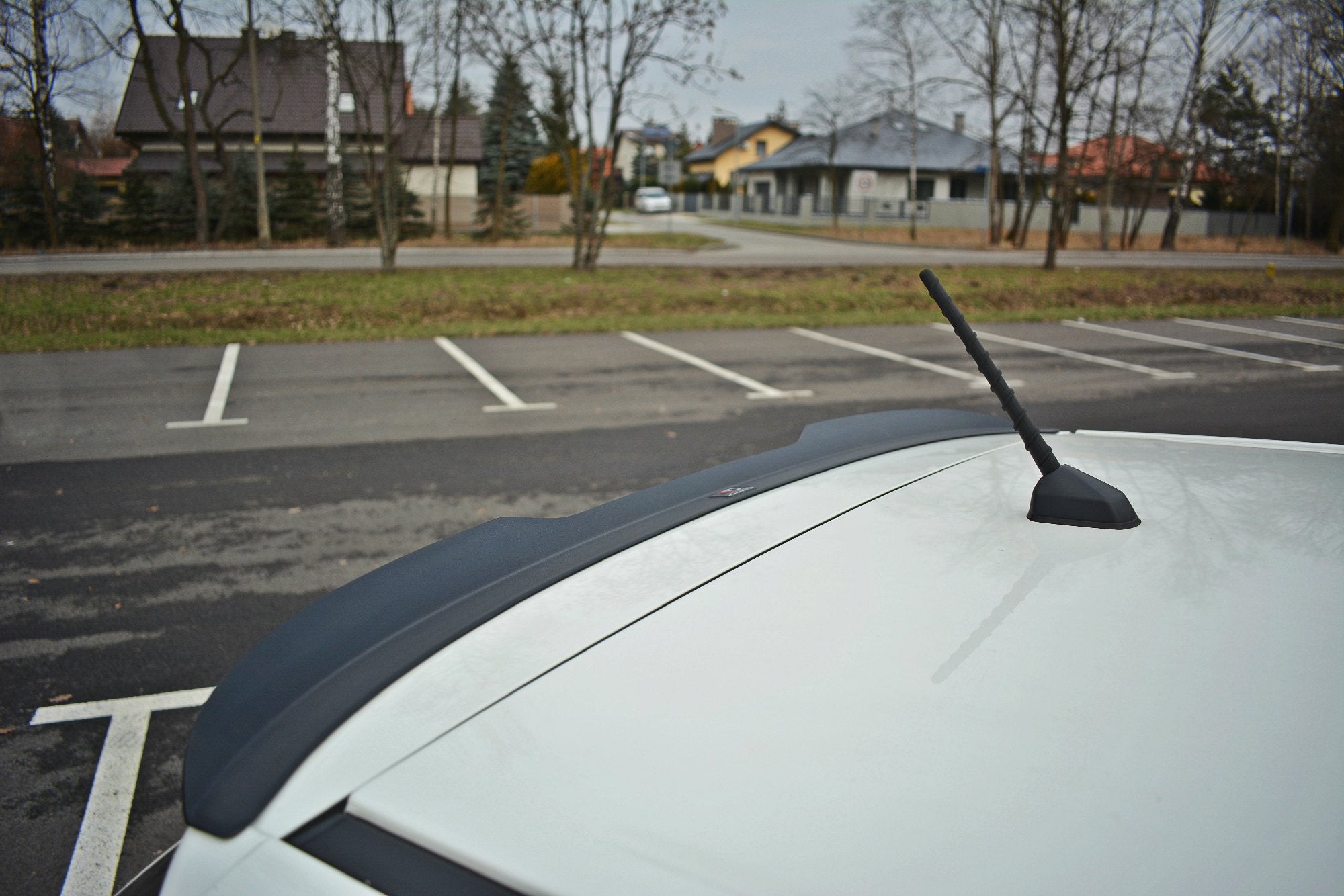 Maxton Design Spoiler CAP passend für SSANGYONG TIVOLI schwarz Hochglanz