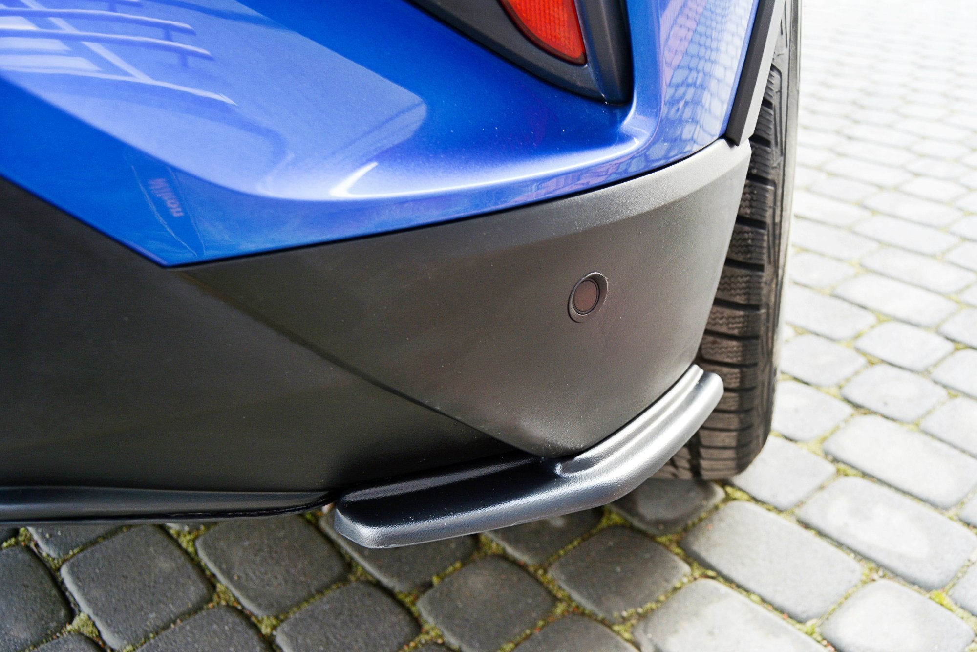 Maxton Design Heck Ansatz Flaps Diffusor passend für TOYOTA C-HR schwarz Hochglanz