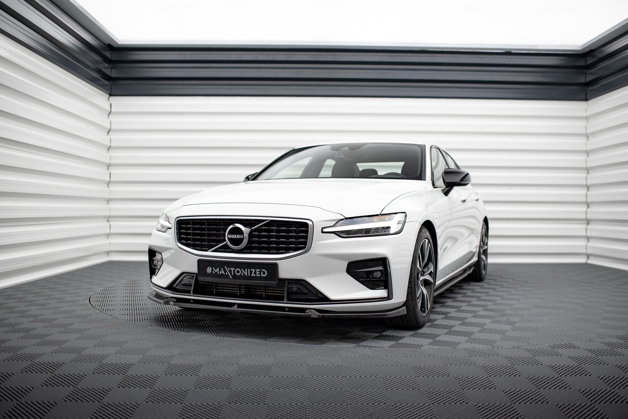 Maxton Design Street+ Spoilerlippe Front Ansatz V.1 passend für Volvo S60/V60 R-Design Mk3 schwarz Hochglanz