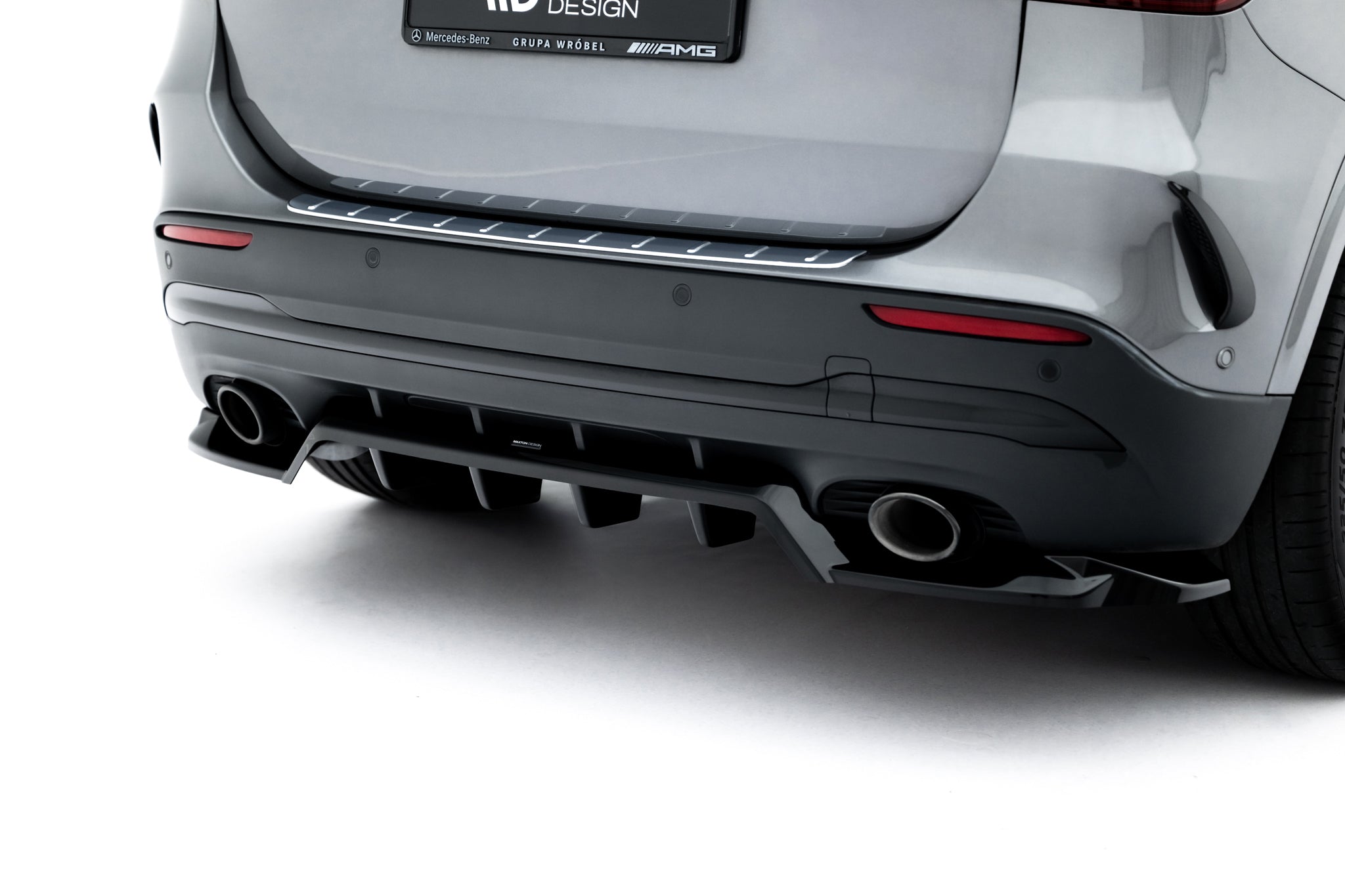 Maxton Design Street+ Mittlerer Diffusor RACE passend für Mercedes-AMG GLA 35 H247 Facelift schwarz Hochglanz