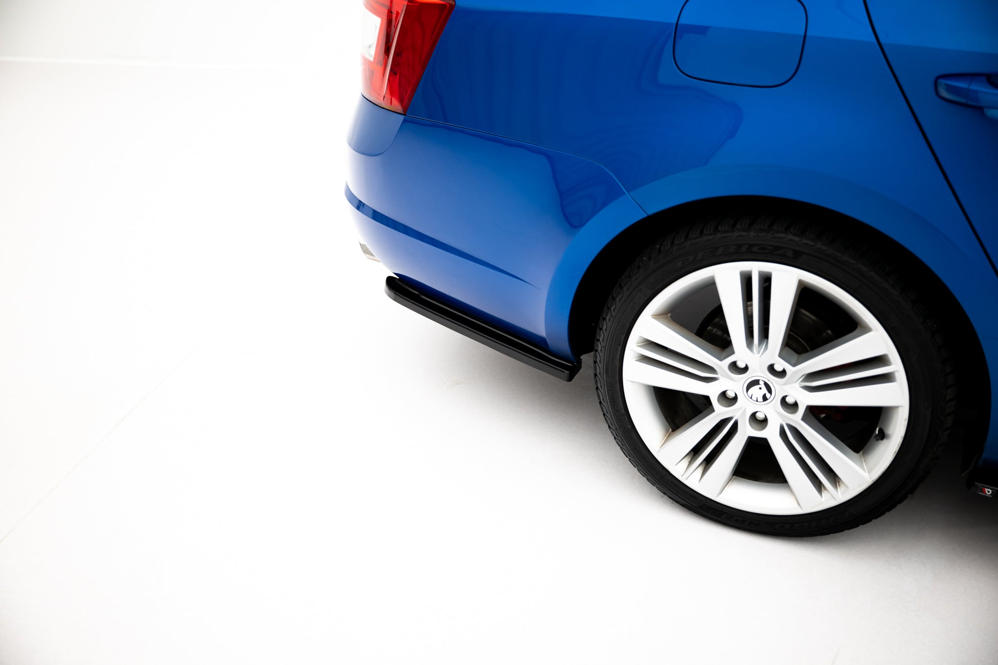 Maxton Design Heck Ansatz Flaps Diffusor passend für Skoda Octavia RS Mk3 / Mk3 FL Hatchback / Kombi schwarz Hochglanz