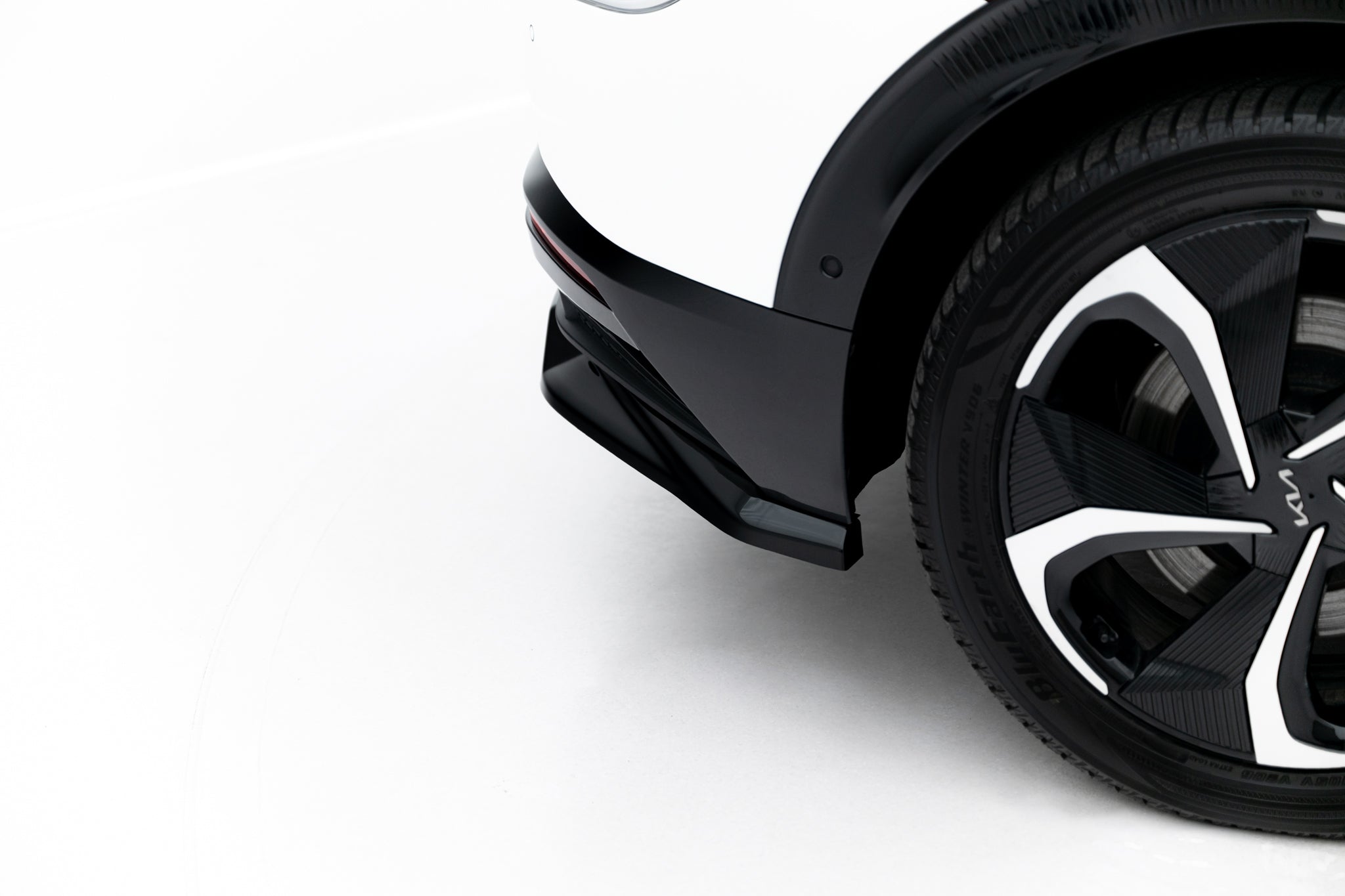 Maxton Design Street+ Mittlerer Diffusor RACE passend für Kia EV6 Mk1 schwarz Hochglanz