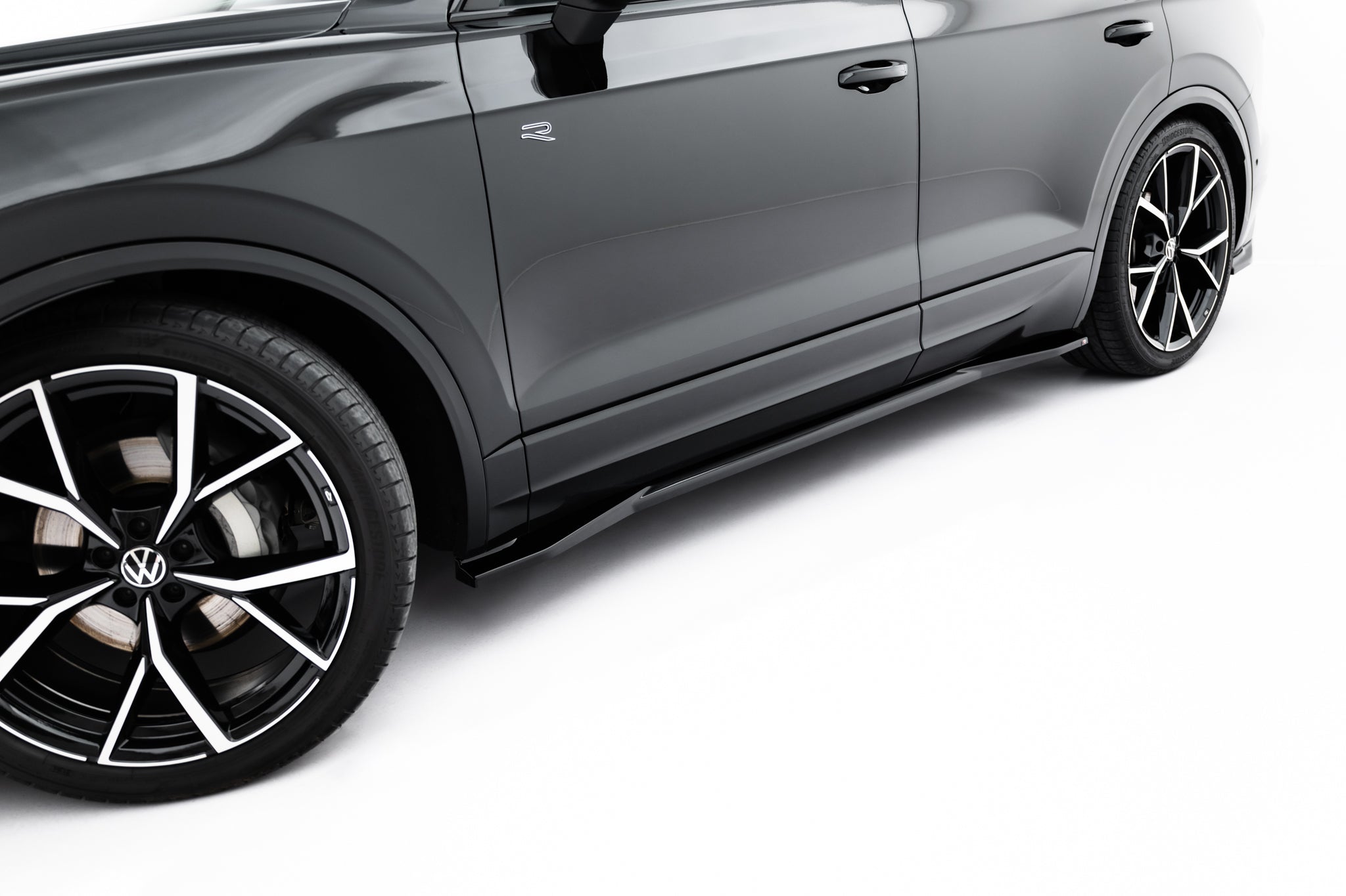 Maxton Design Street+ Seitenschweller Leisten passend für VW Touareg R-Line Mk3 Facelift schwarz Hochglanz