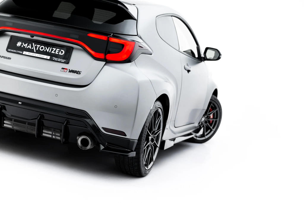 Maxton Design Heck Ansatz Flaps Diffusor V.3 passend für Toyota GR Yaris Mk4 Facelift schwarz Hochglanz